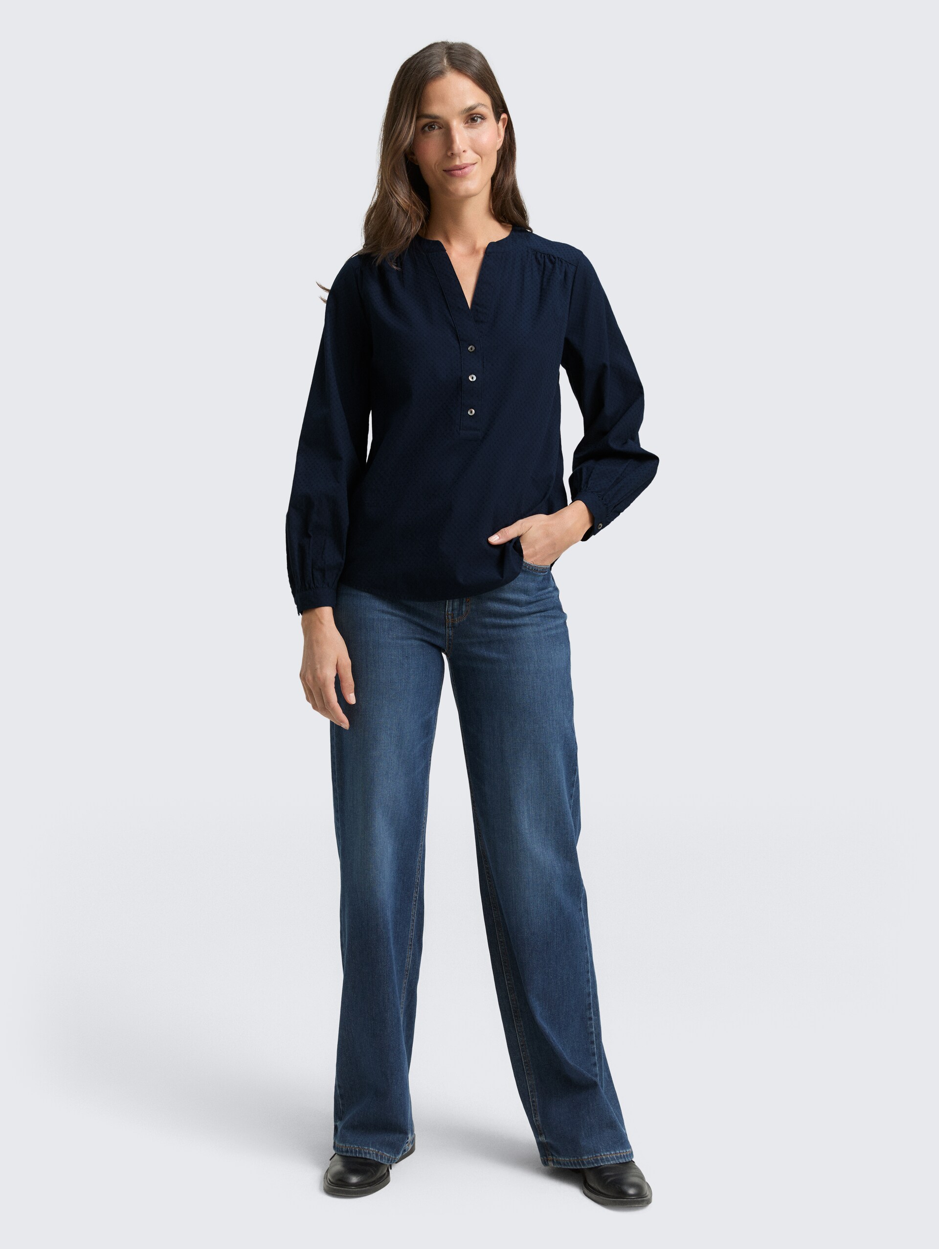 Bluse aus Baumwolle - sky captain blue - Model-Vorderansicht