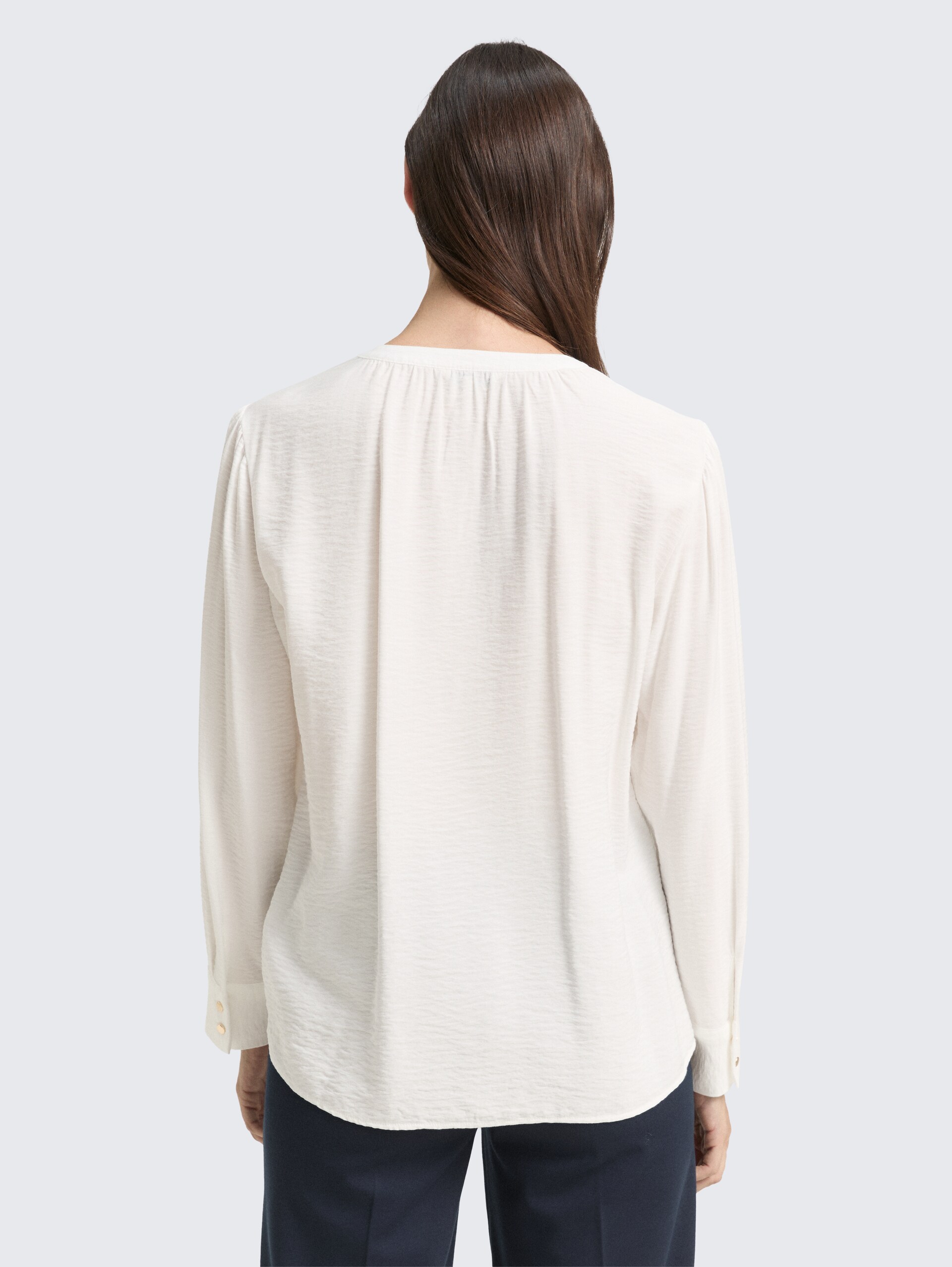 Crinkle Bluse mit Raffungen - Whisper White - Auschnitt Model-Rückansicht