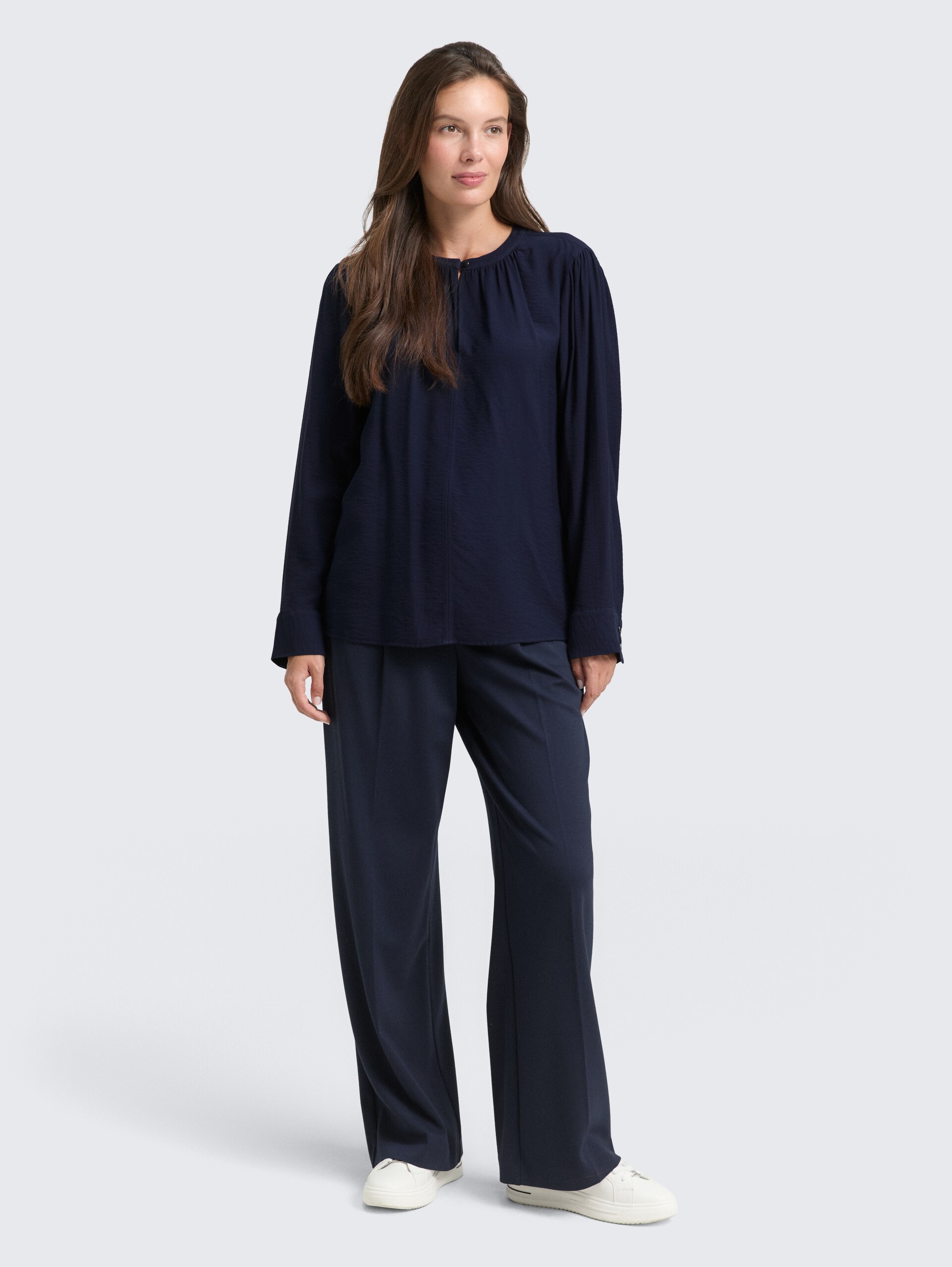 Crinkle Bluse mit Raffungen - sky captain blue - Model-Vorderansicht