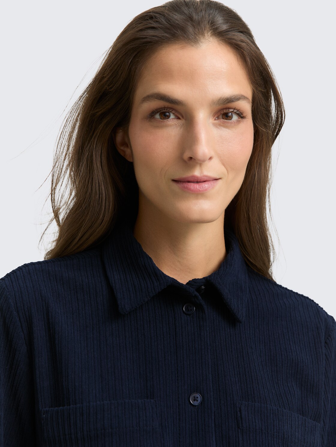 Loose Fit Cordbluse - sky captain blue - Detail-Model-Ansicht