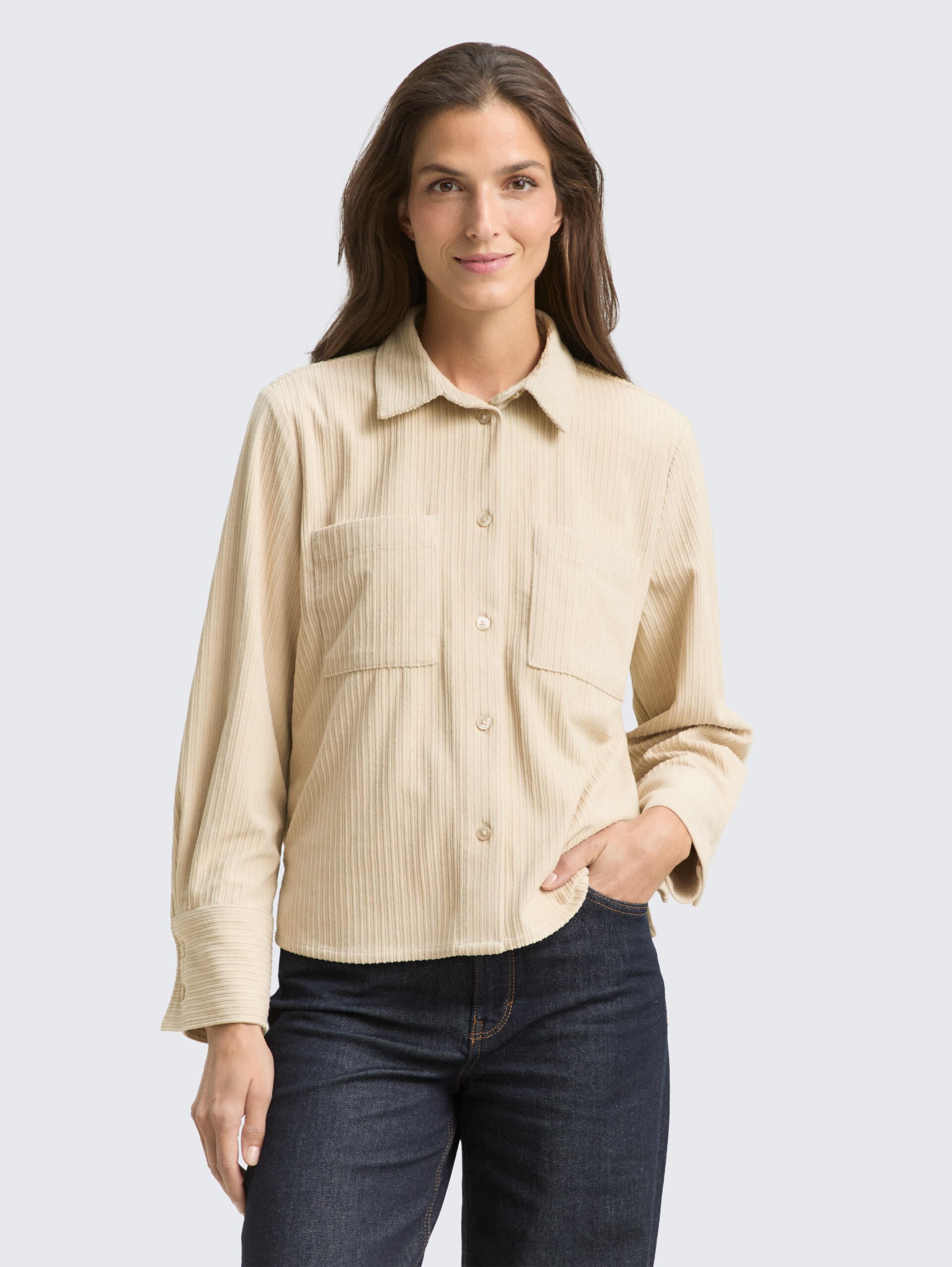 Loose Fit Cordbluse - sand stone beige - Ausschnitt Model-Vorderansicht