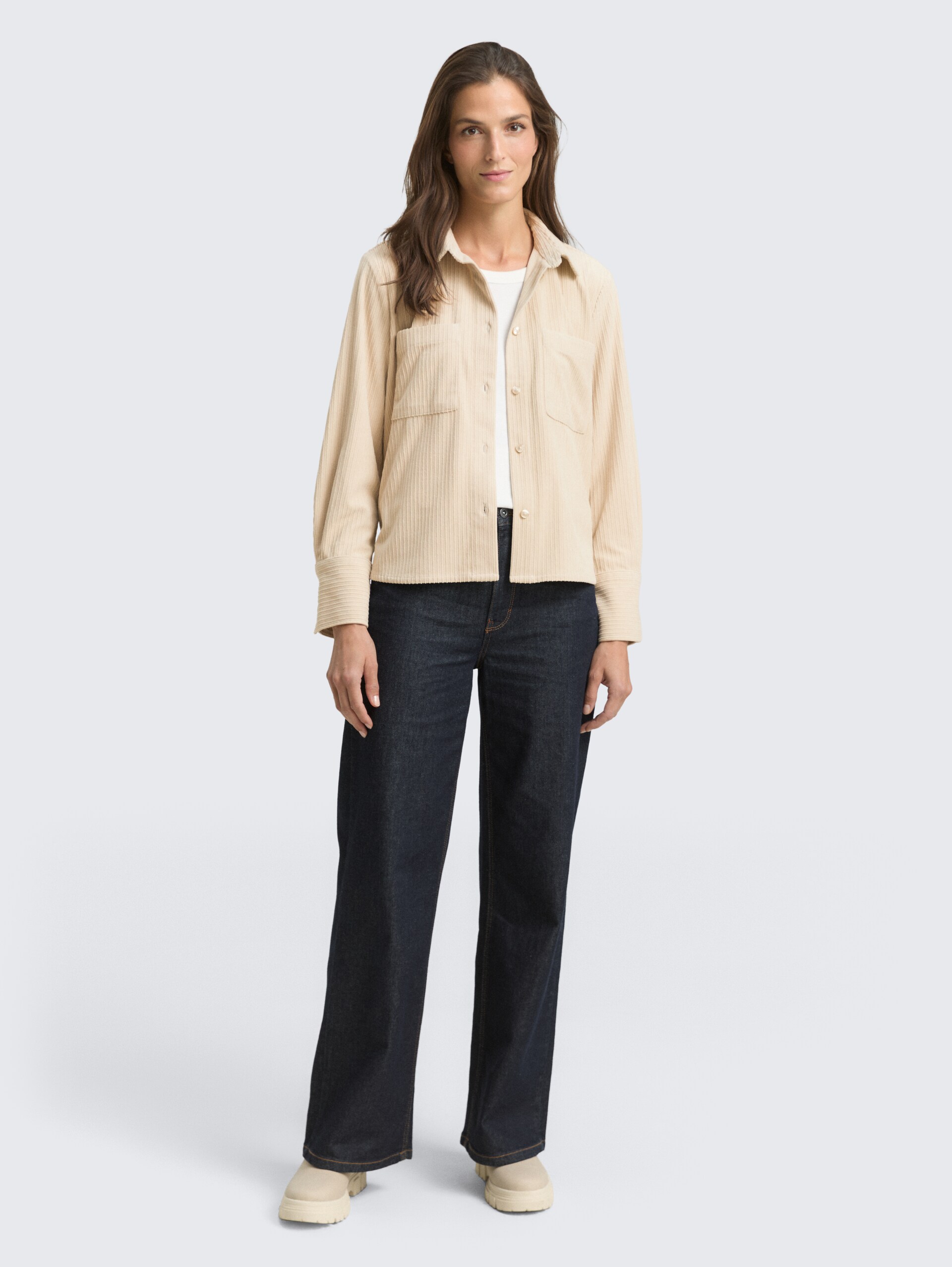 Loose Fit Cordbluse - sand stone beige - Model-Vorderansicht