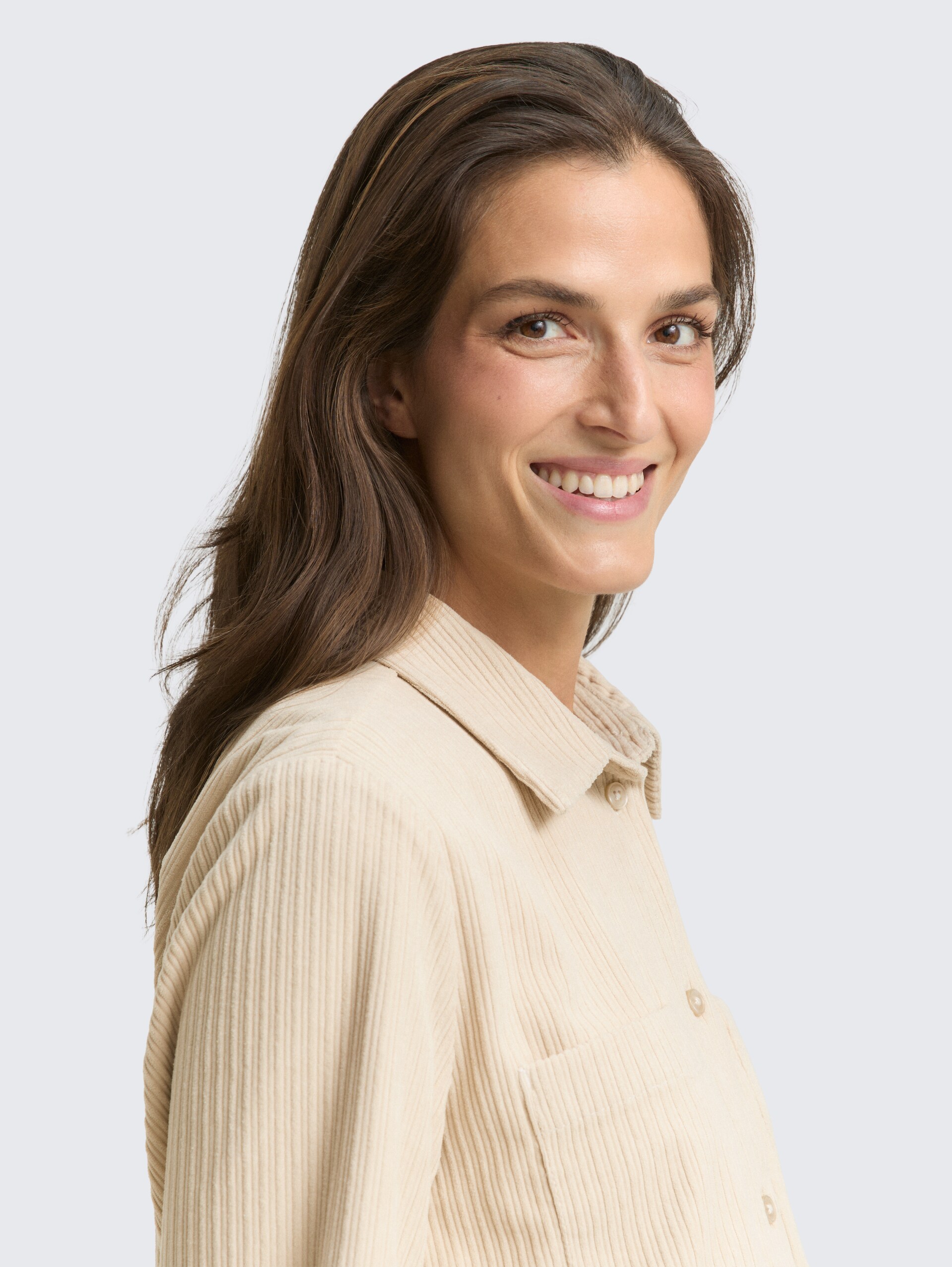 Loose Fit Cordbluse - sand stone beige - Detail-Model-Ansicht