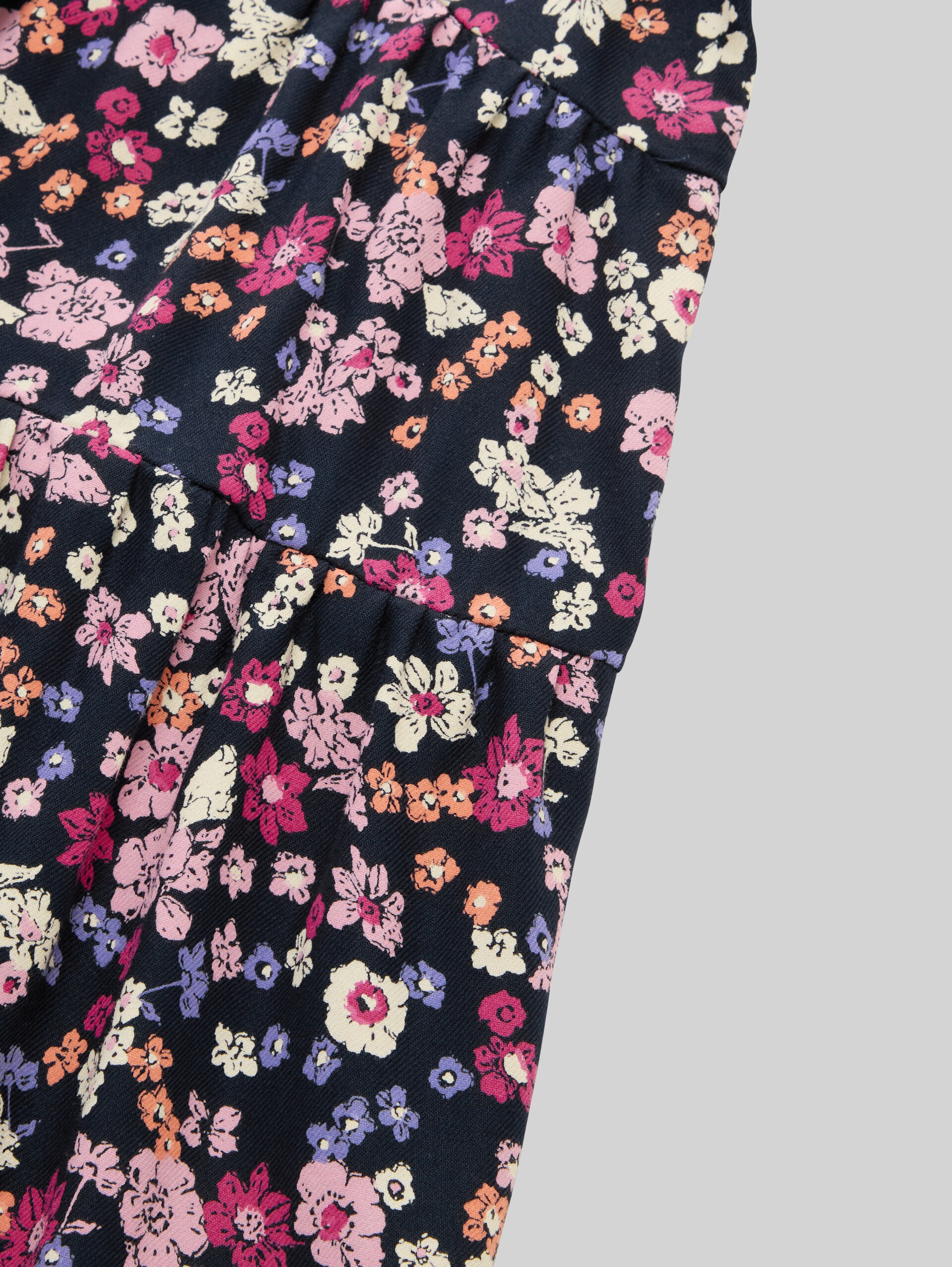 Mini dress with floral pattern - blue multicolor flower print - Detail model view