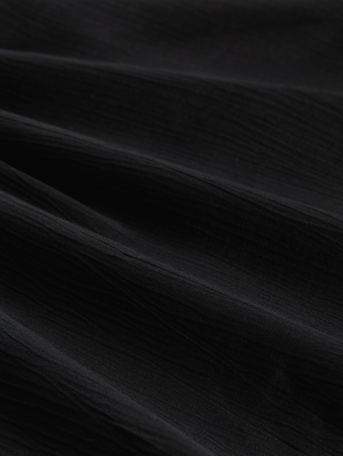 Crinkle Satinbluse - deep black - Material-Ansicht