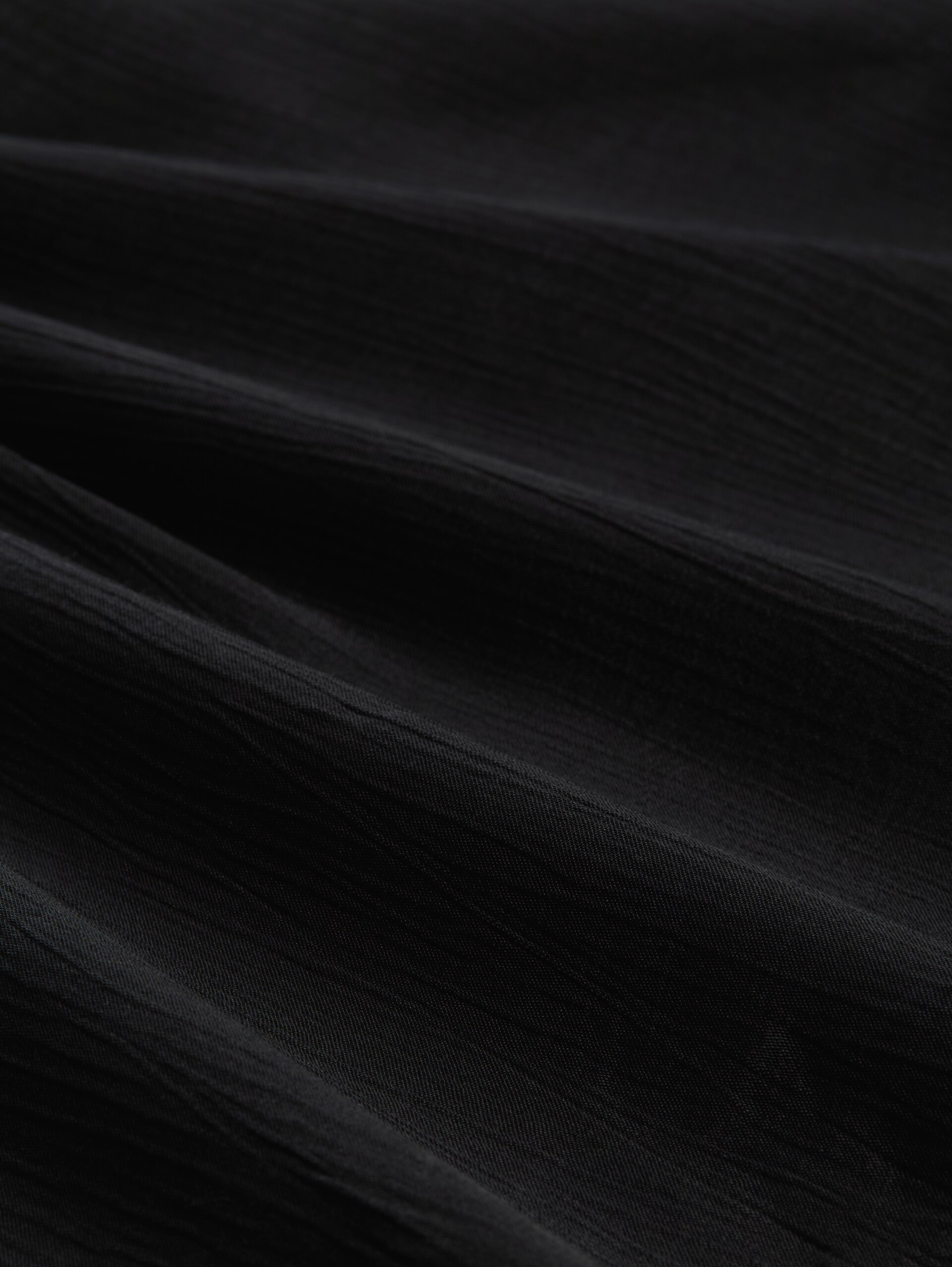 Crinkle Satinbluse - deep black - Material-Ansicht