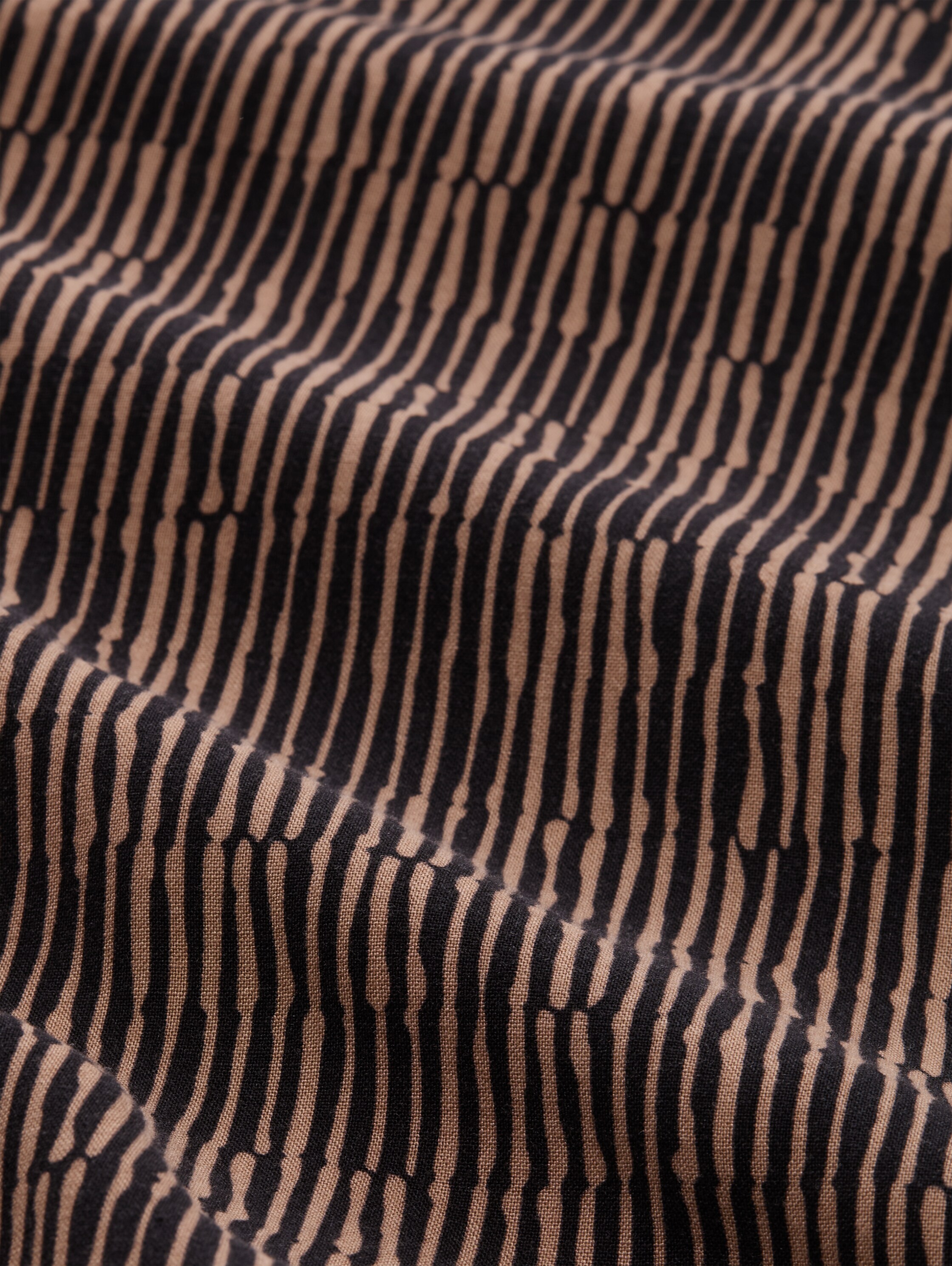 Bluse mit Muster - irregular_beige_graphic_design - 