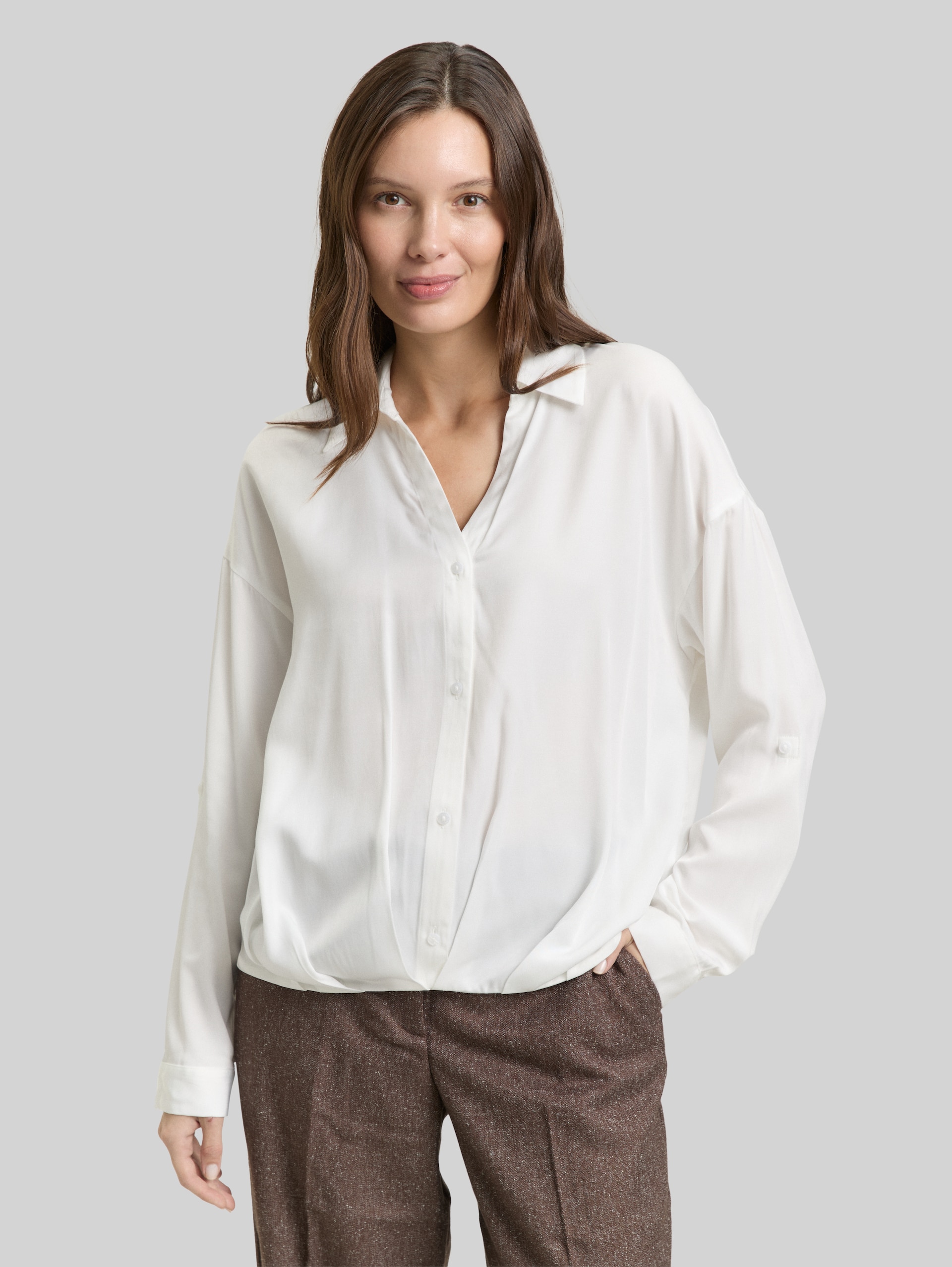 Oversized satin blouse with turn-up function - Whisper White - Neckline model front view