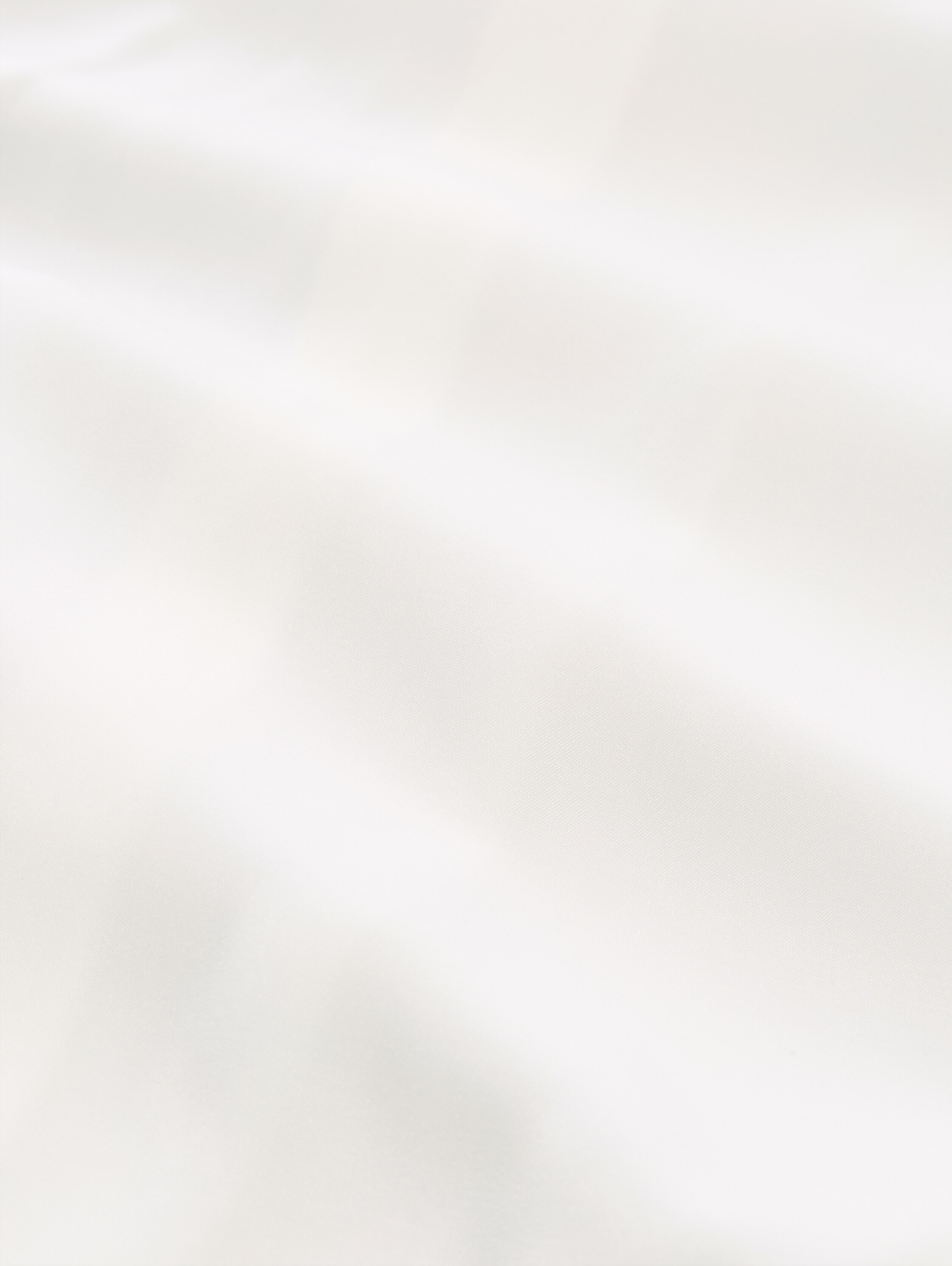 Chemisier oversize en satin avec revers - Whisper White - Vue de la matière