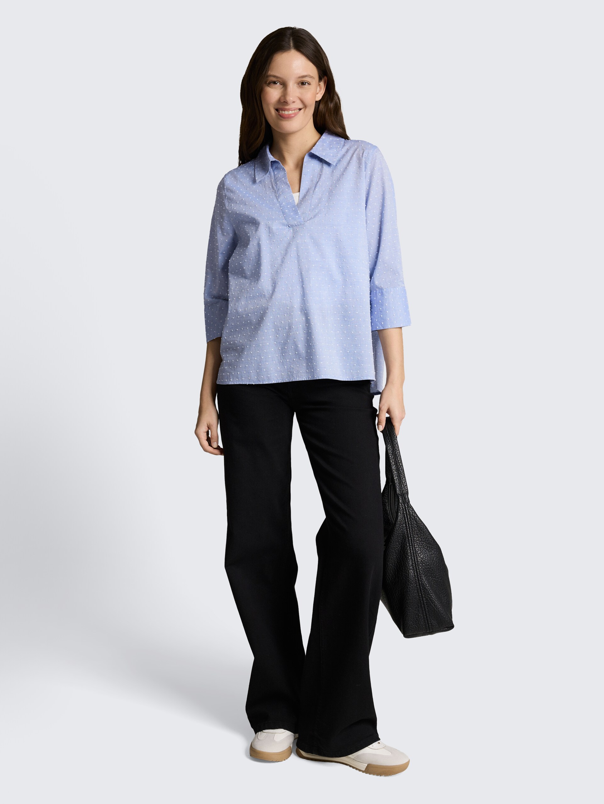 Loose Fit Bluse mit Stickerei - blue white dobby - Model-Vorderansicht