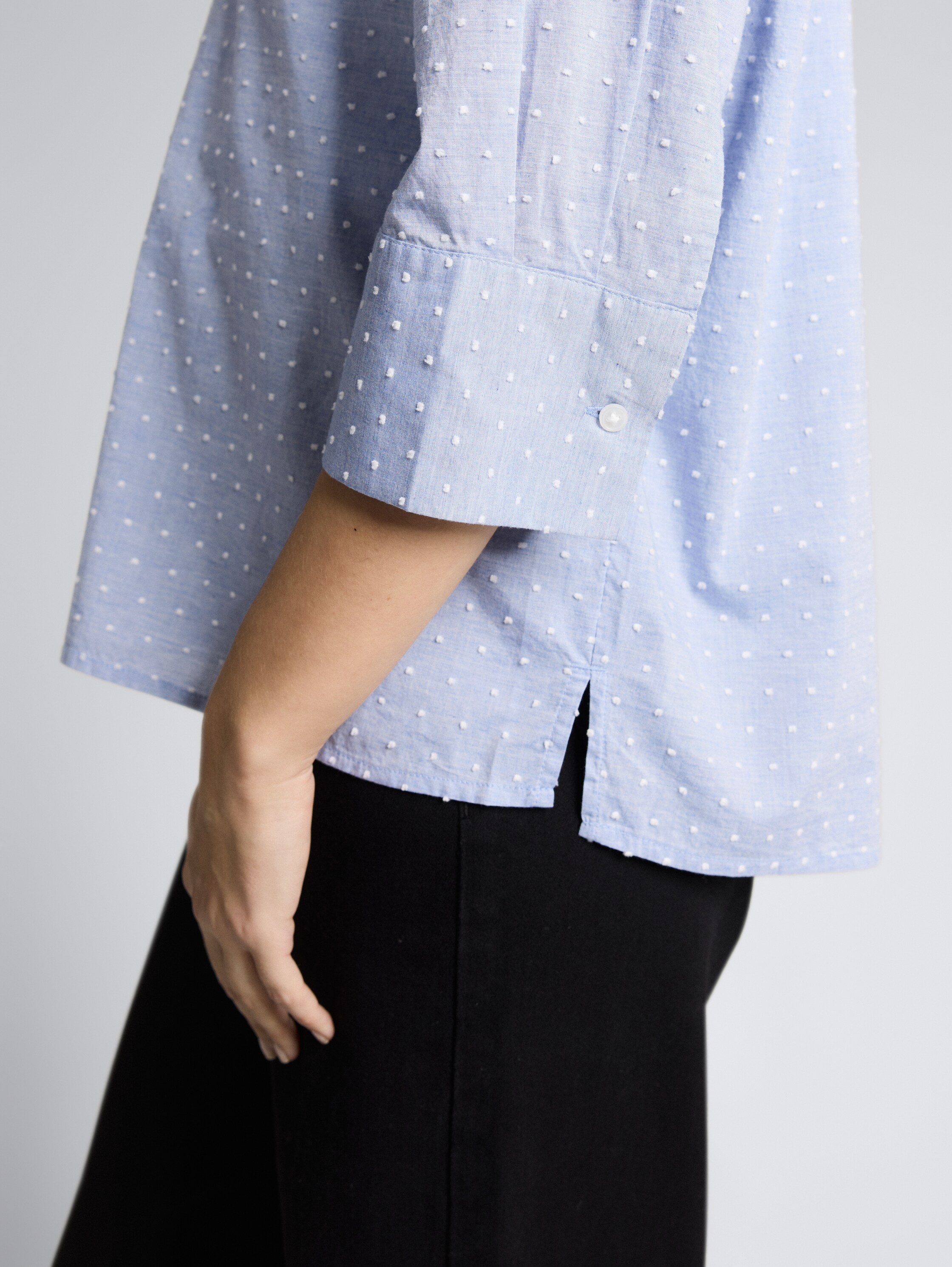 Chemisier ample avec broderies - blue white dobby - Vue détaillée du modèle