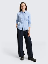 Overhemdblouse in popeline - blue white poplin stripe - Model vooraanzicht