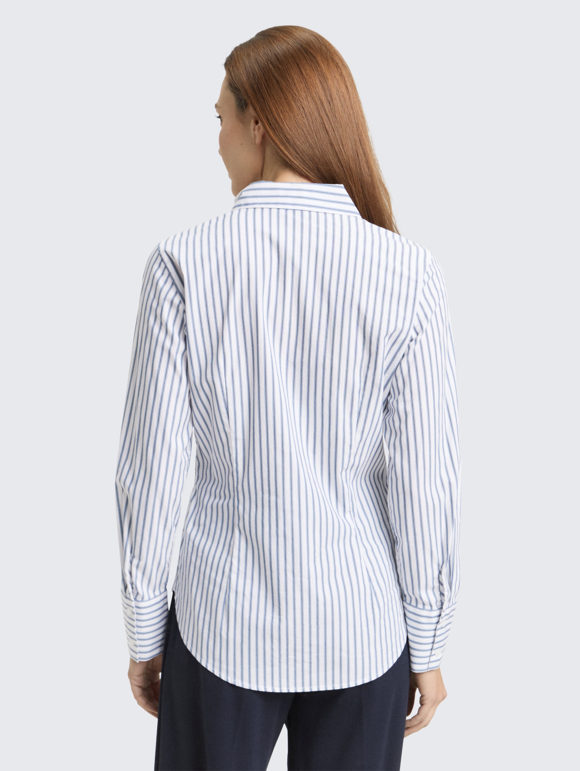 Chemise en popeline ajustée - white blue poplin stripe - Découpe Vue arrière du modèle