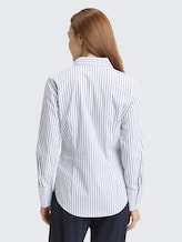 Overhemdblouse in popeline - white blue poplin stripe - Neklijn model-achteraanzicht