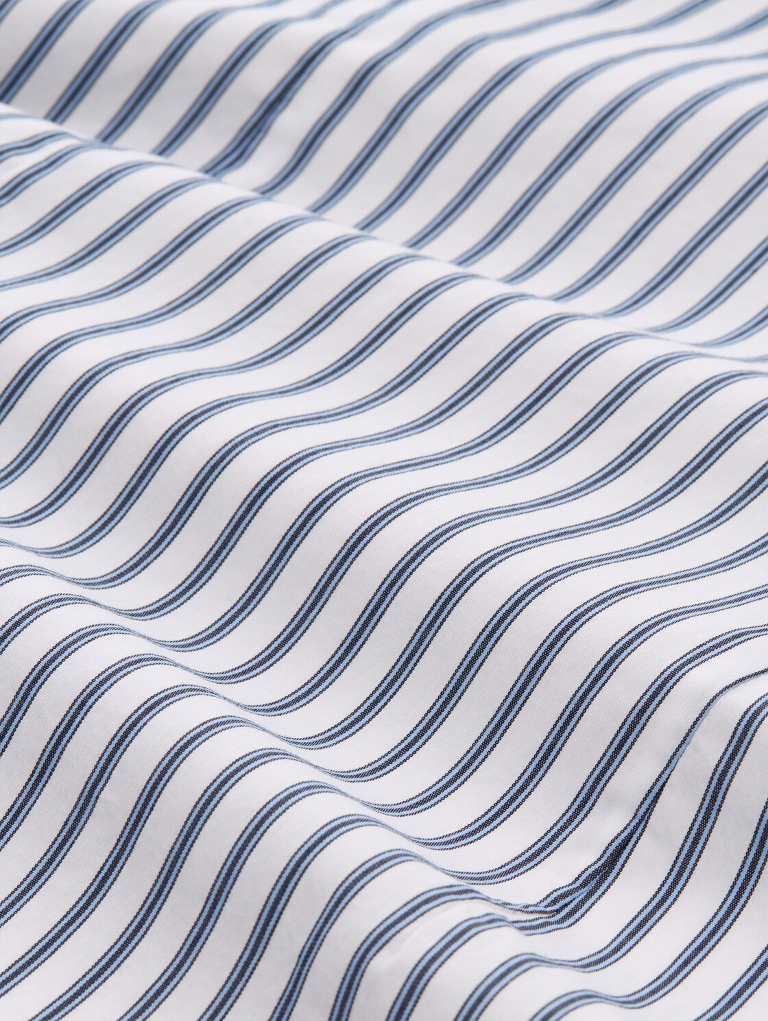 Fitted Popeline Hemdbluse - white blue poplin stripe - Material-Ansicht