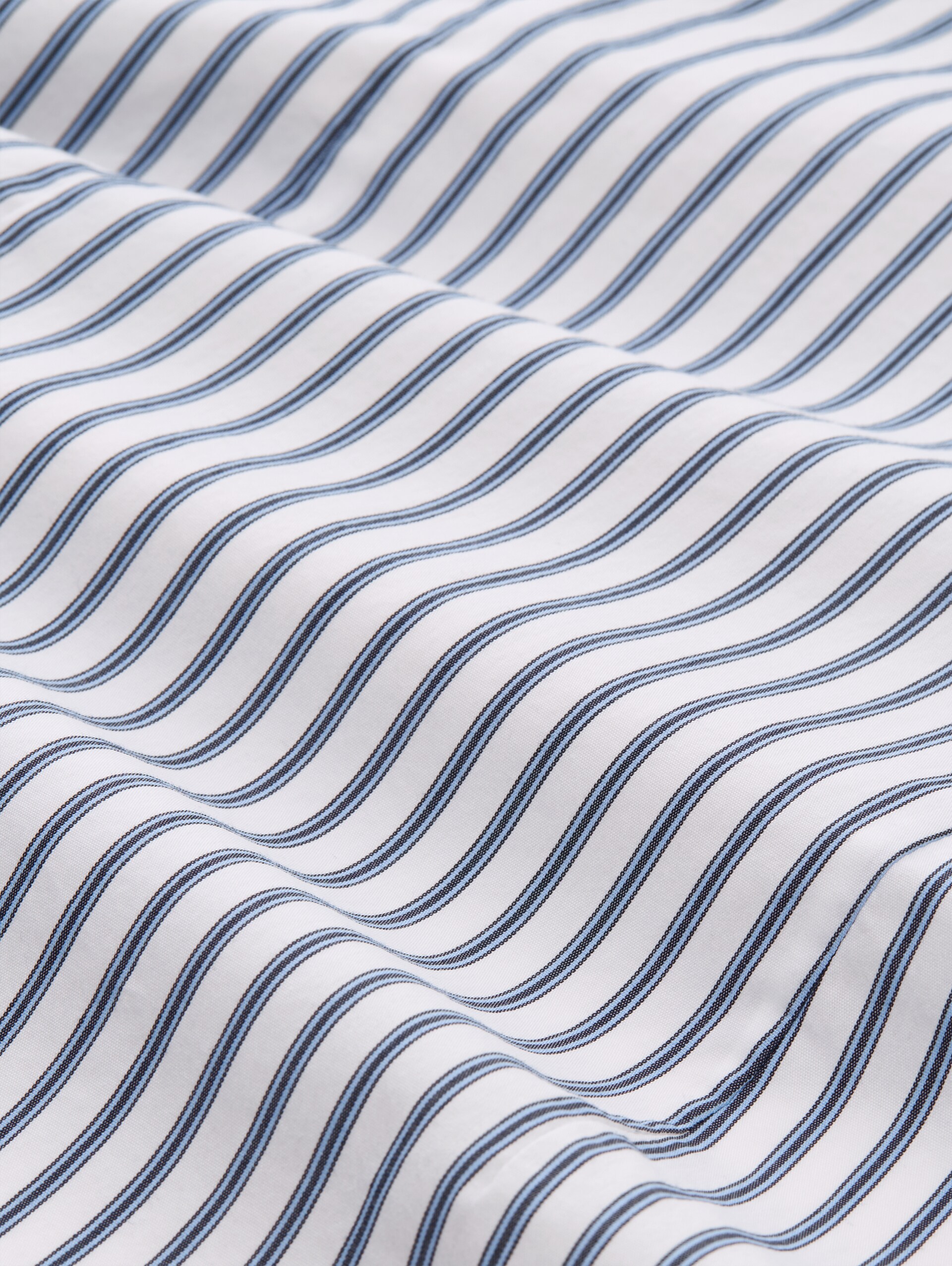 Fitted Popeline Hemdbluse - white blue poplin stripe - Material-Ansicht