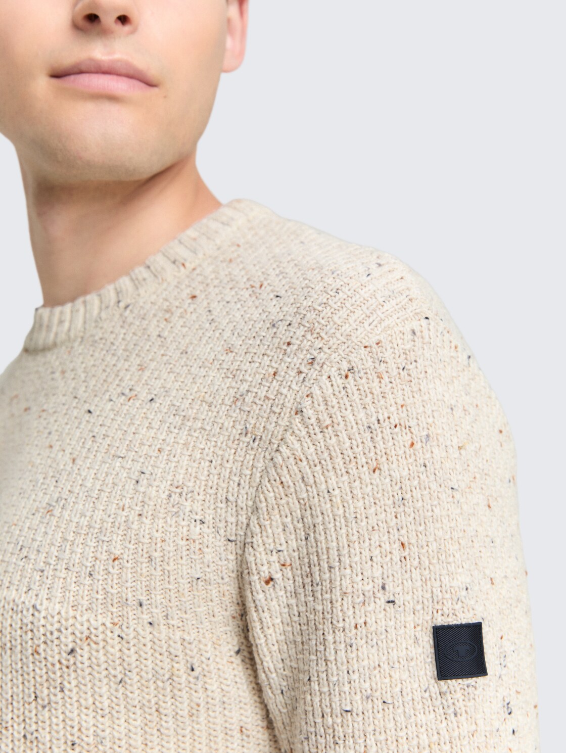 Strickpullover mit Strukturmix - offwhite melange multi neps - Detail-Model-Ansicht