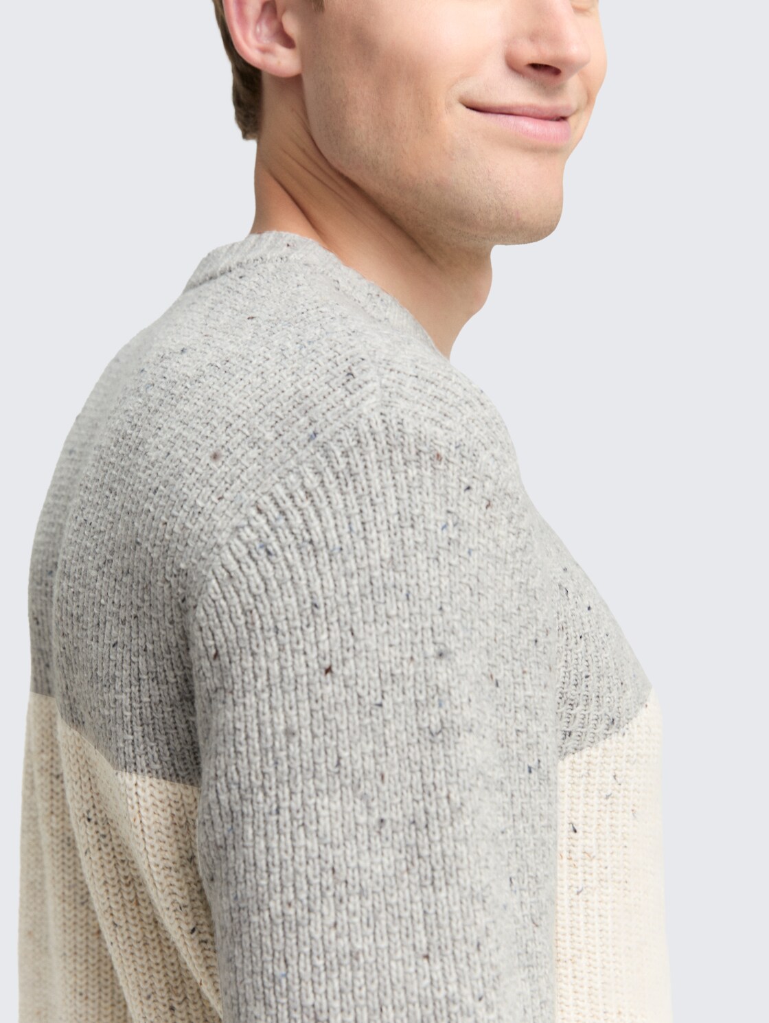 Strickpullover mit Strukturmix - grey offwhite nep colorblock - Detail-Model-Ansicht