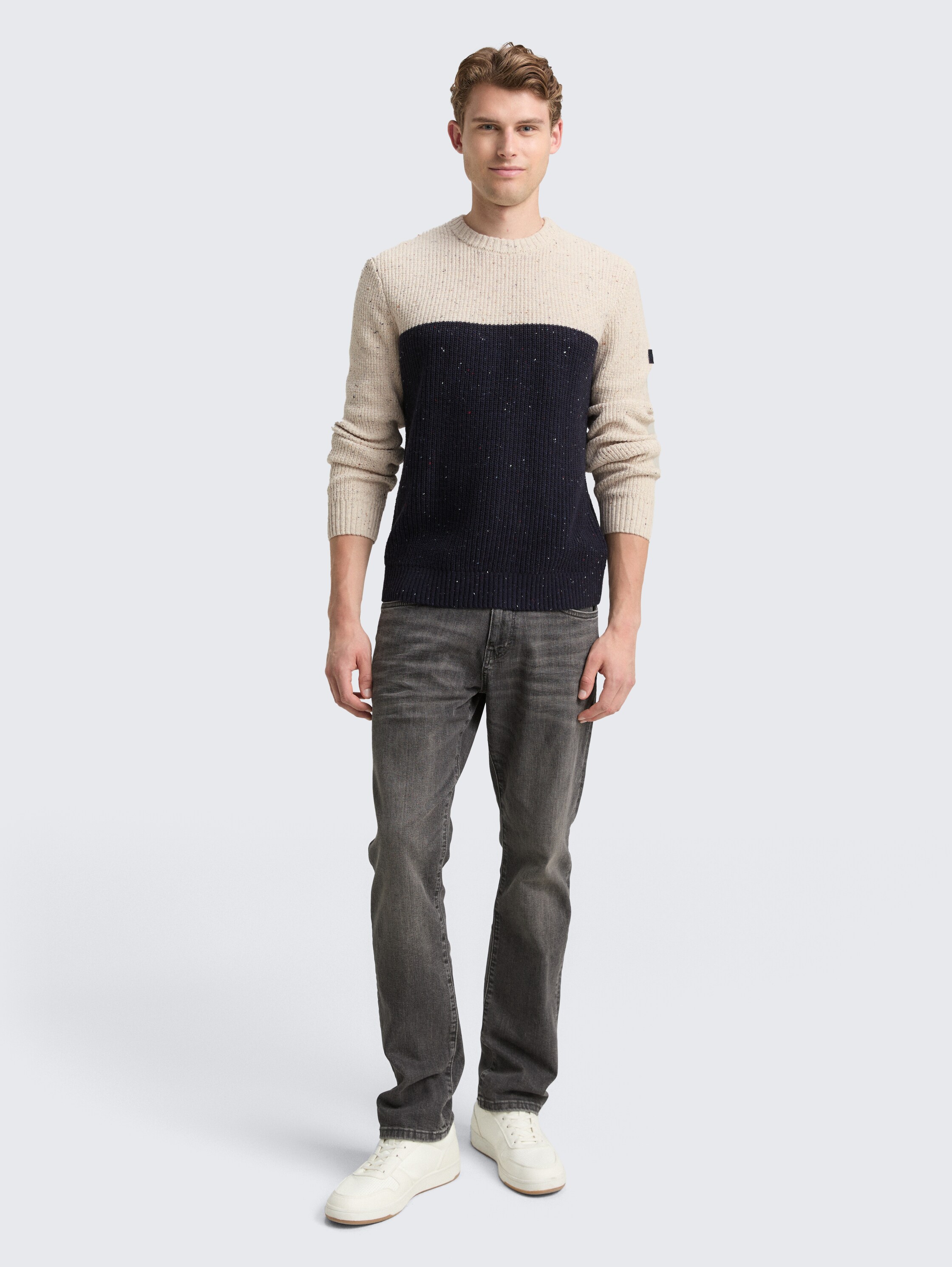 Strickpullover mit Strukturmix - offwhite navy color block - Model-Vorderansicht