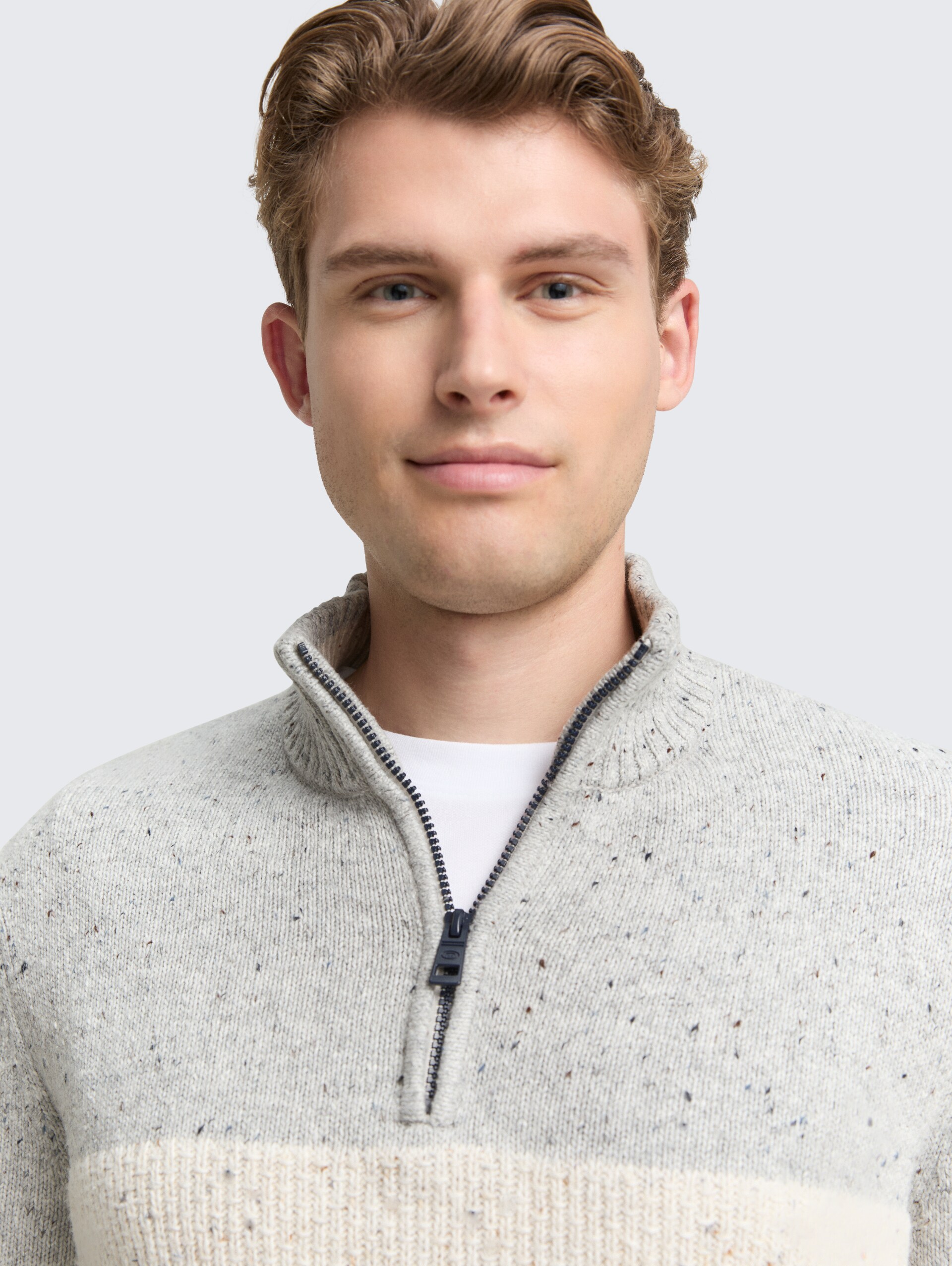 Troyer Strickpullover mit Strukturmix - grey offwhite nep colorblock - Detail-Model-Ansicht