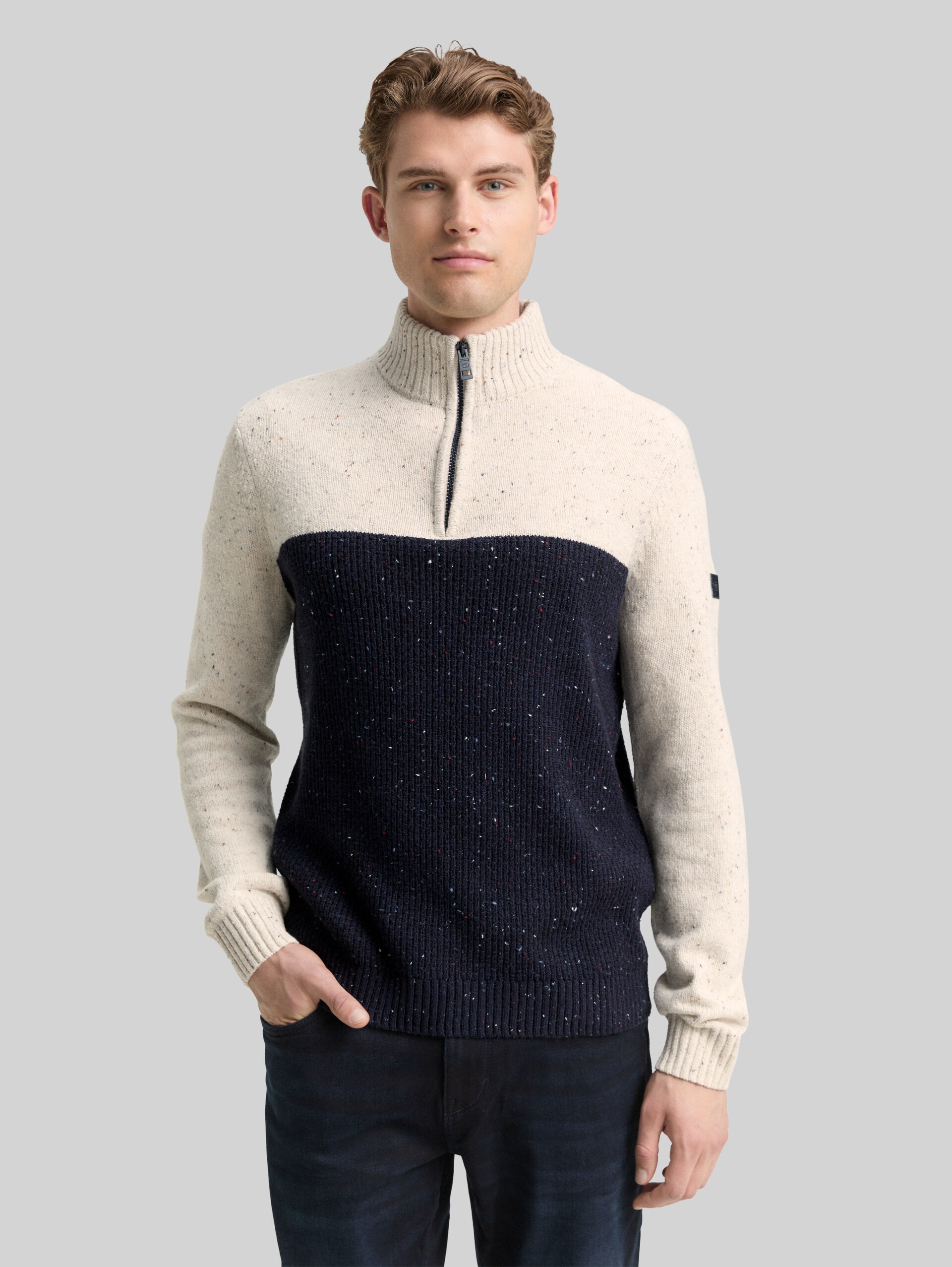 Troyer knitted jumper with mixed textures - offwhite navy color block - Neckline model front view