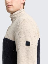 Troyer Strickpullover mit Strukturmix - offwhite navy color block - Detail-Model-Ansicht