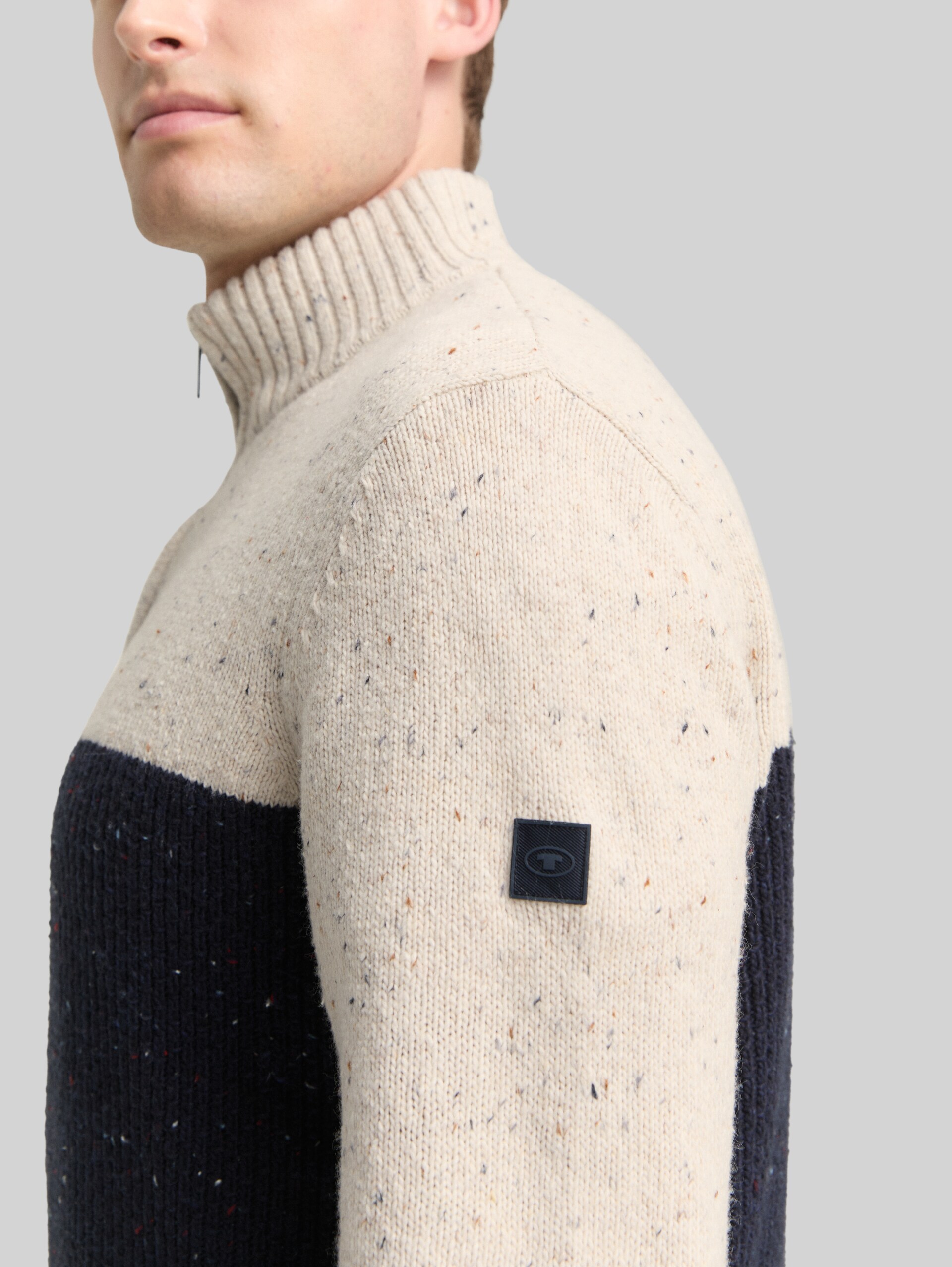 Troyer knitted jumper with mixed textures - offwhite navy color block - Detail model view