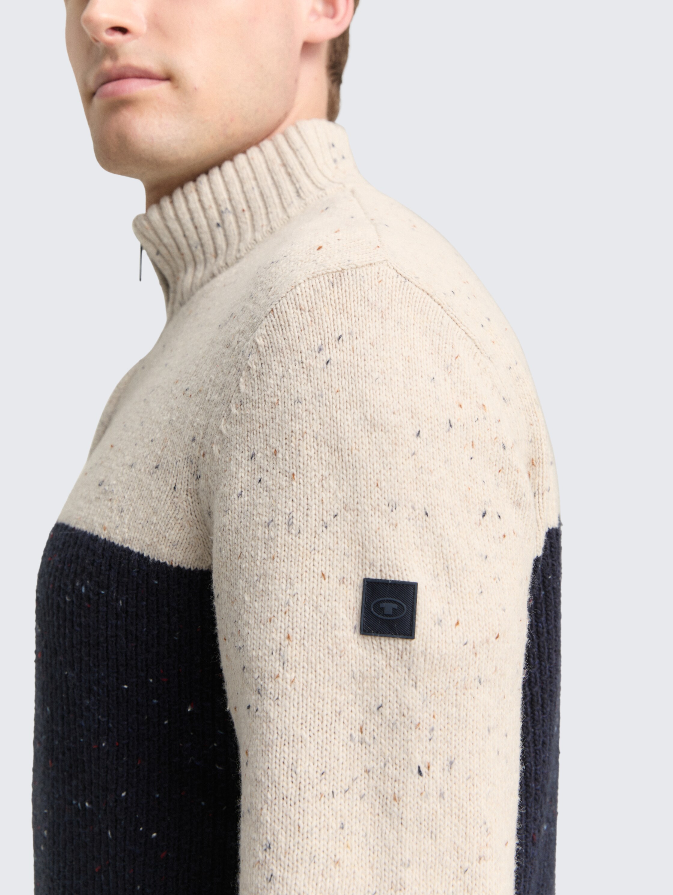 Troyer knitted jumper with mixed textures - offwhite navy color block - Detail model view