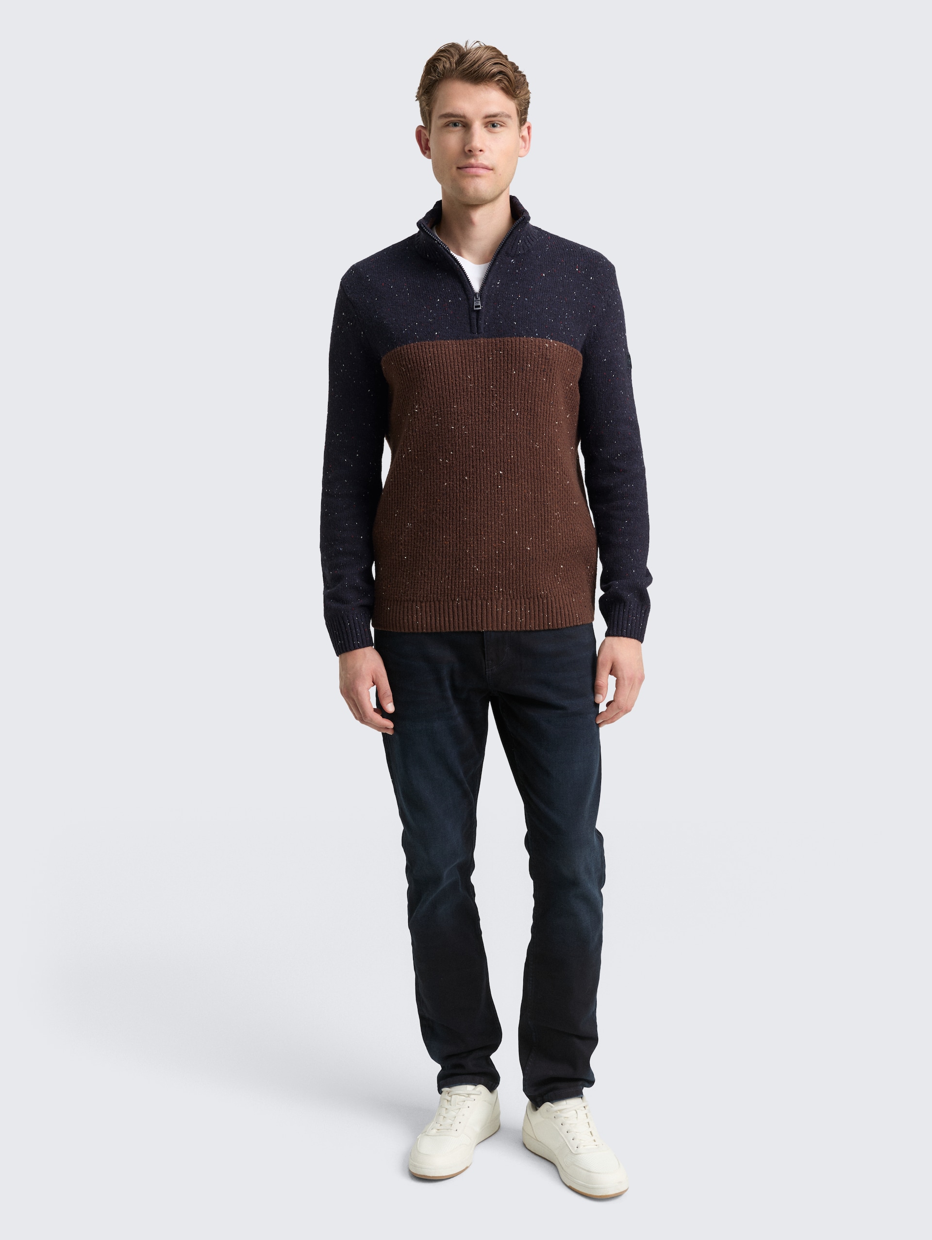 Troyer Strickpullover mit Strukturmix - navy brown color block - Model-Vorderansicht
