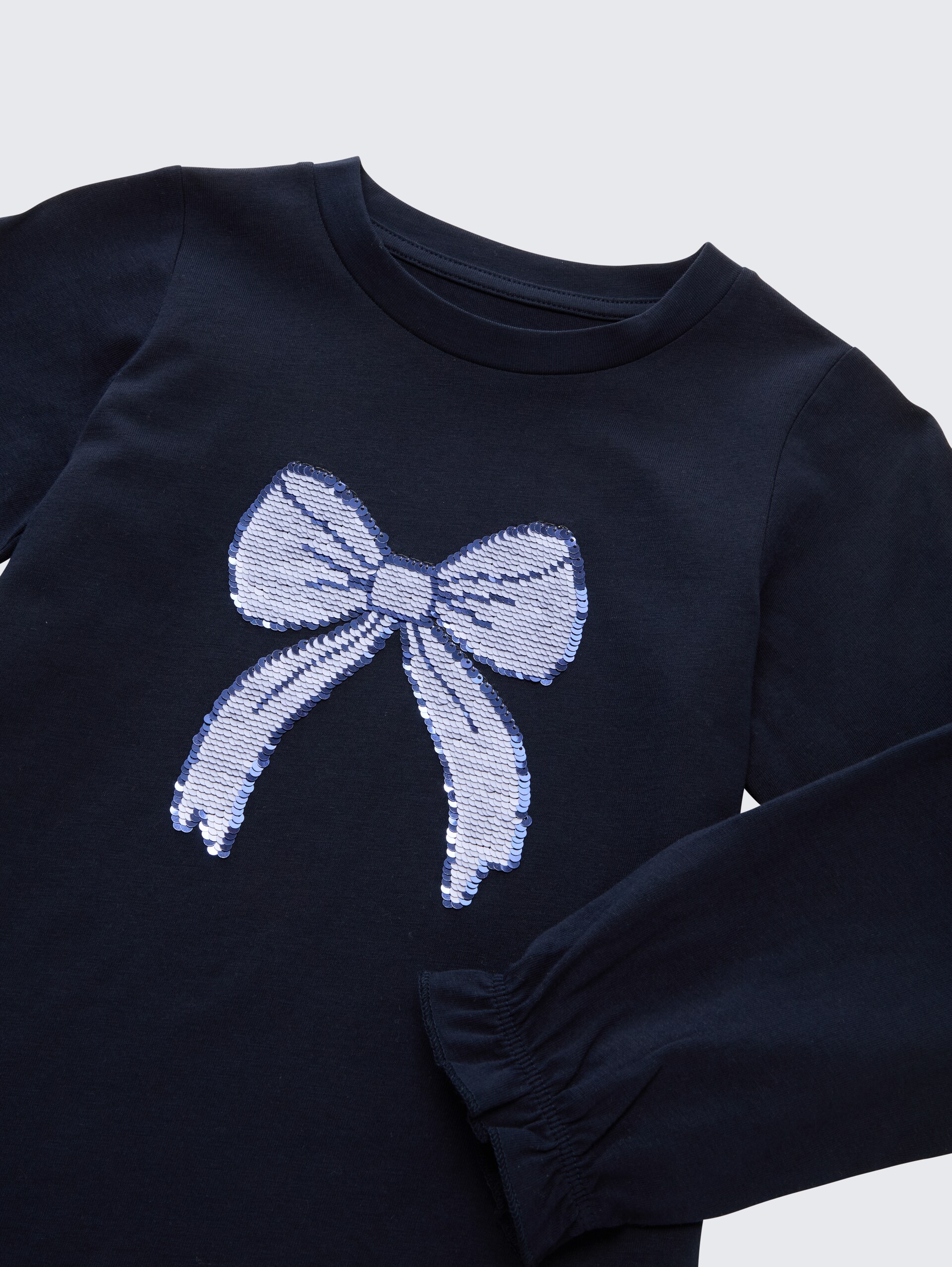 Langarmshirt mit Wendepailletten - sky captain blue - Detail-Model-Ansicht