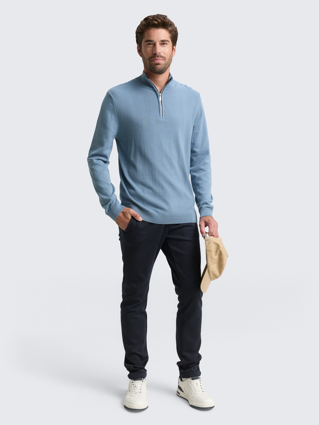 Troyer Strickpullover mit Fischgrät-Struktur - faded denim blue - Model-Vorderansicht