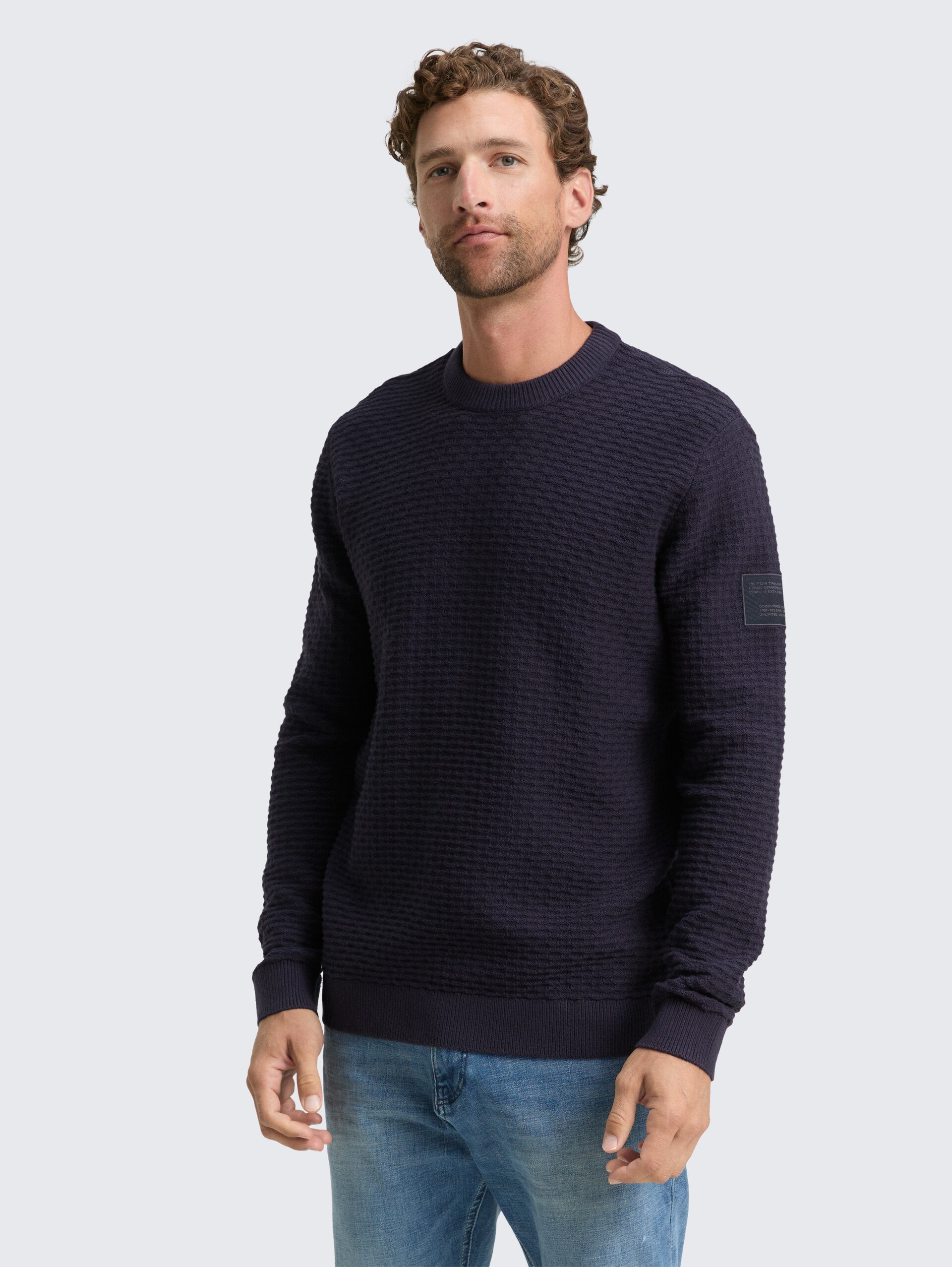 Strickpullover mit Rundhalsausschnitt - sky captain blue - Ausschnitt Model-Vorderansicht