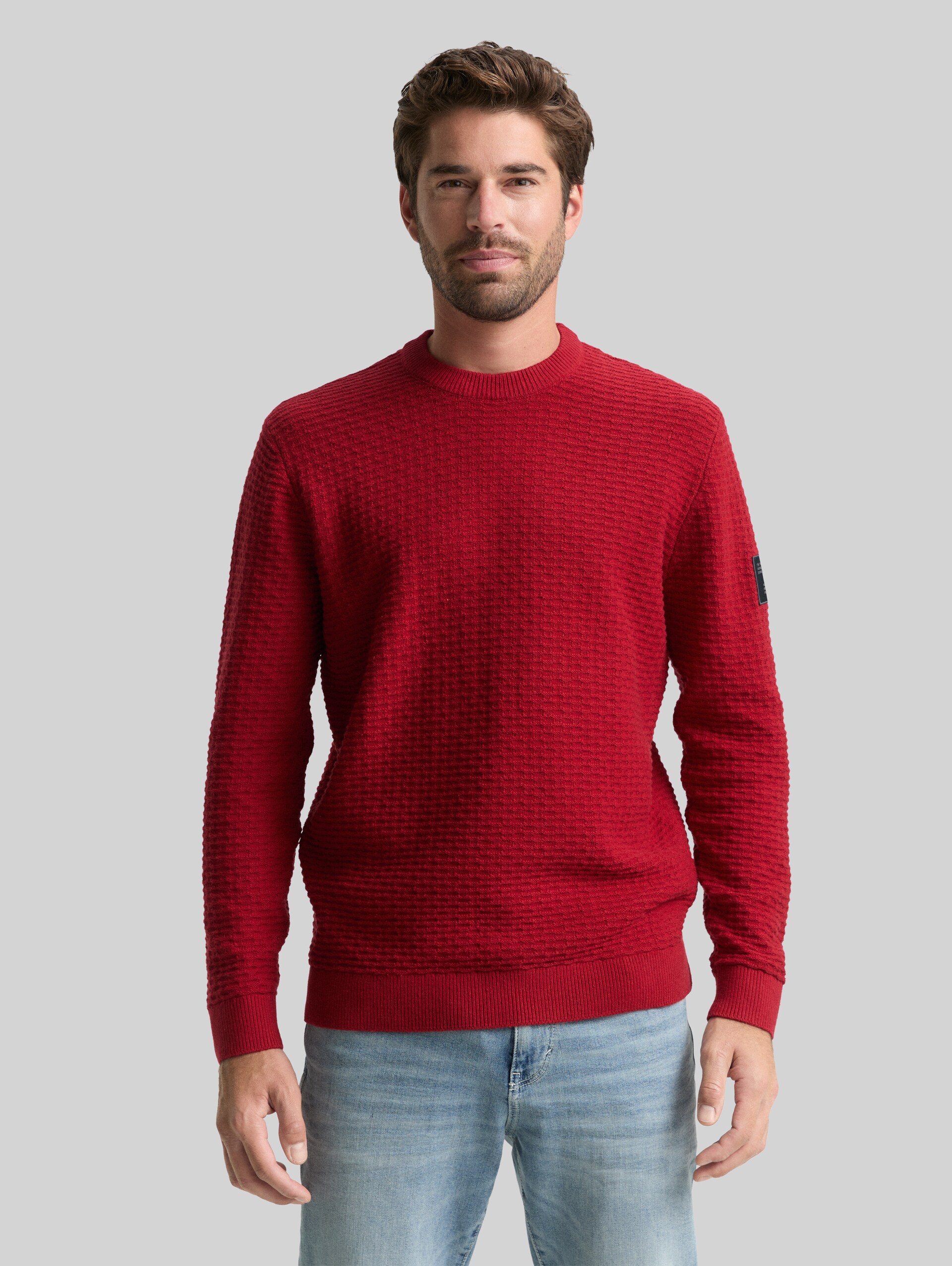 Knitted jumper - Coach Red - Neckline model front view