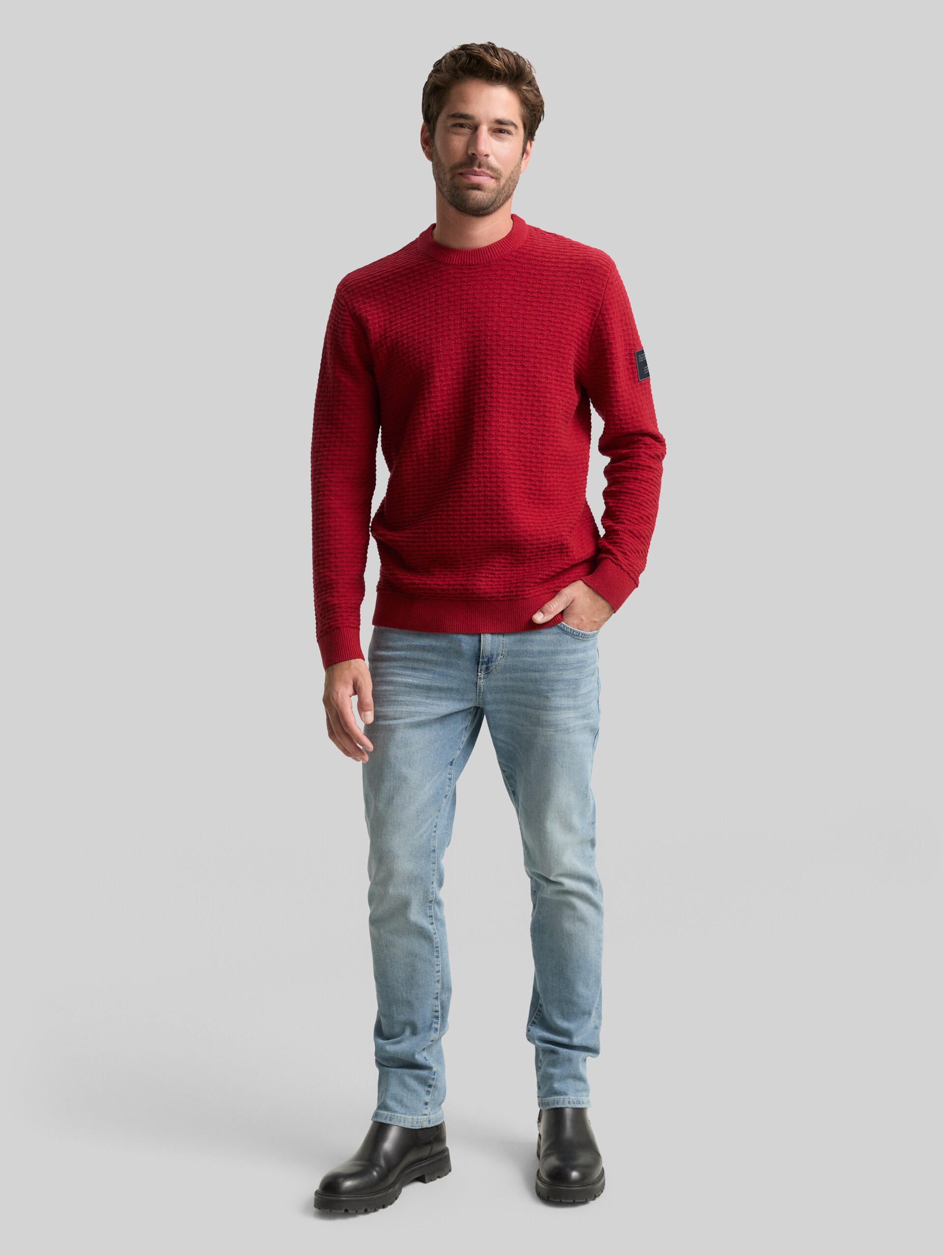 Knitted jumper - Coach Red - Model front view