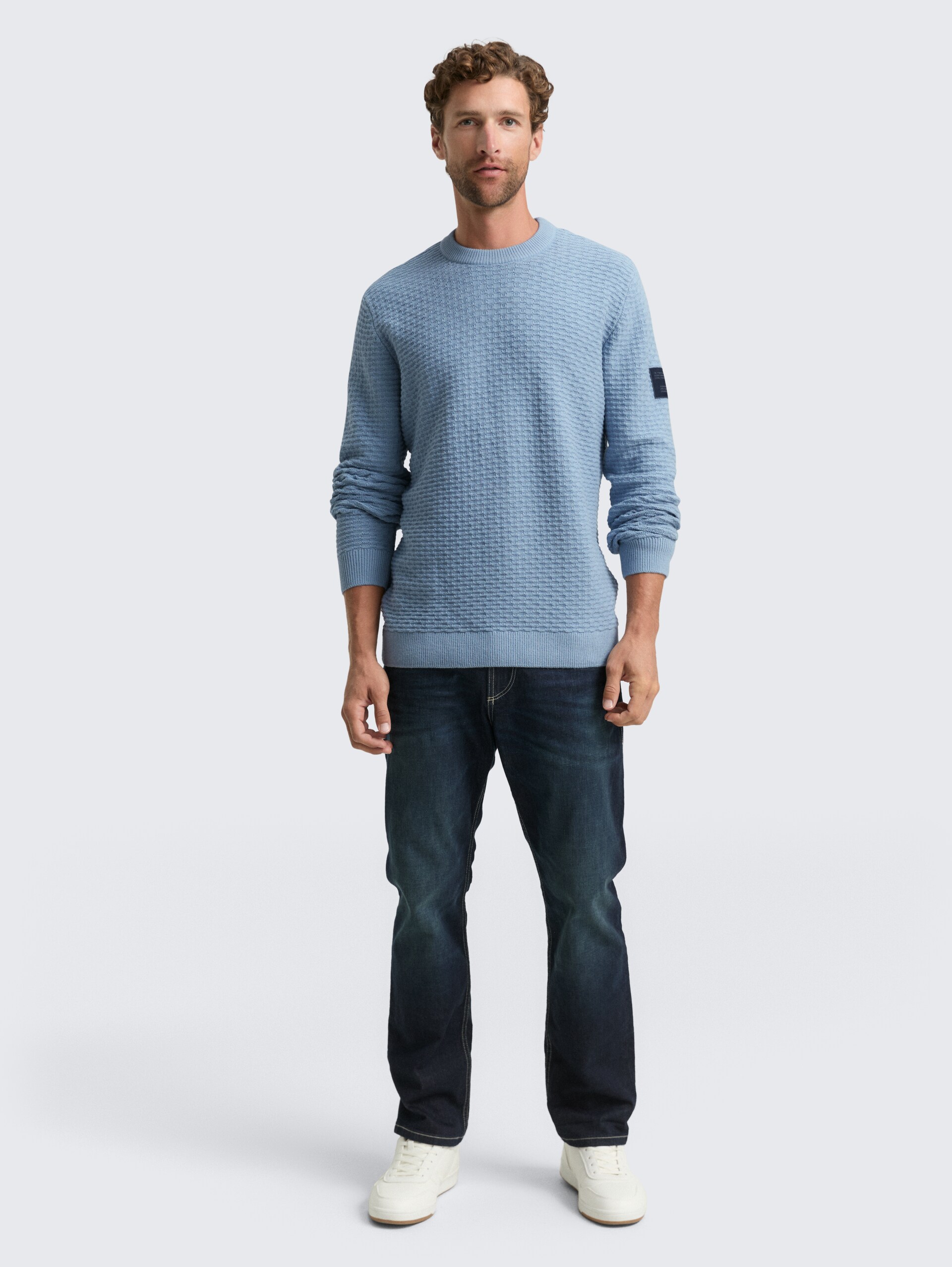 Strickpullover mit Rundhalsausschnitt - faded denim blue - Model-Vorderansicht