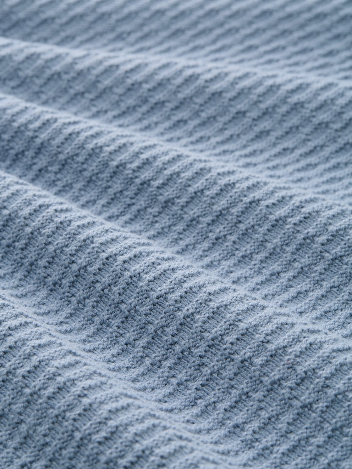 Strickpullover mit Rundhalsausschnitt - faded denim blue - Material-Ansicht