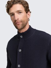 Strickjacke mit Knopfleiste - sky captain blue - Detail-Model-Ansicht