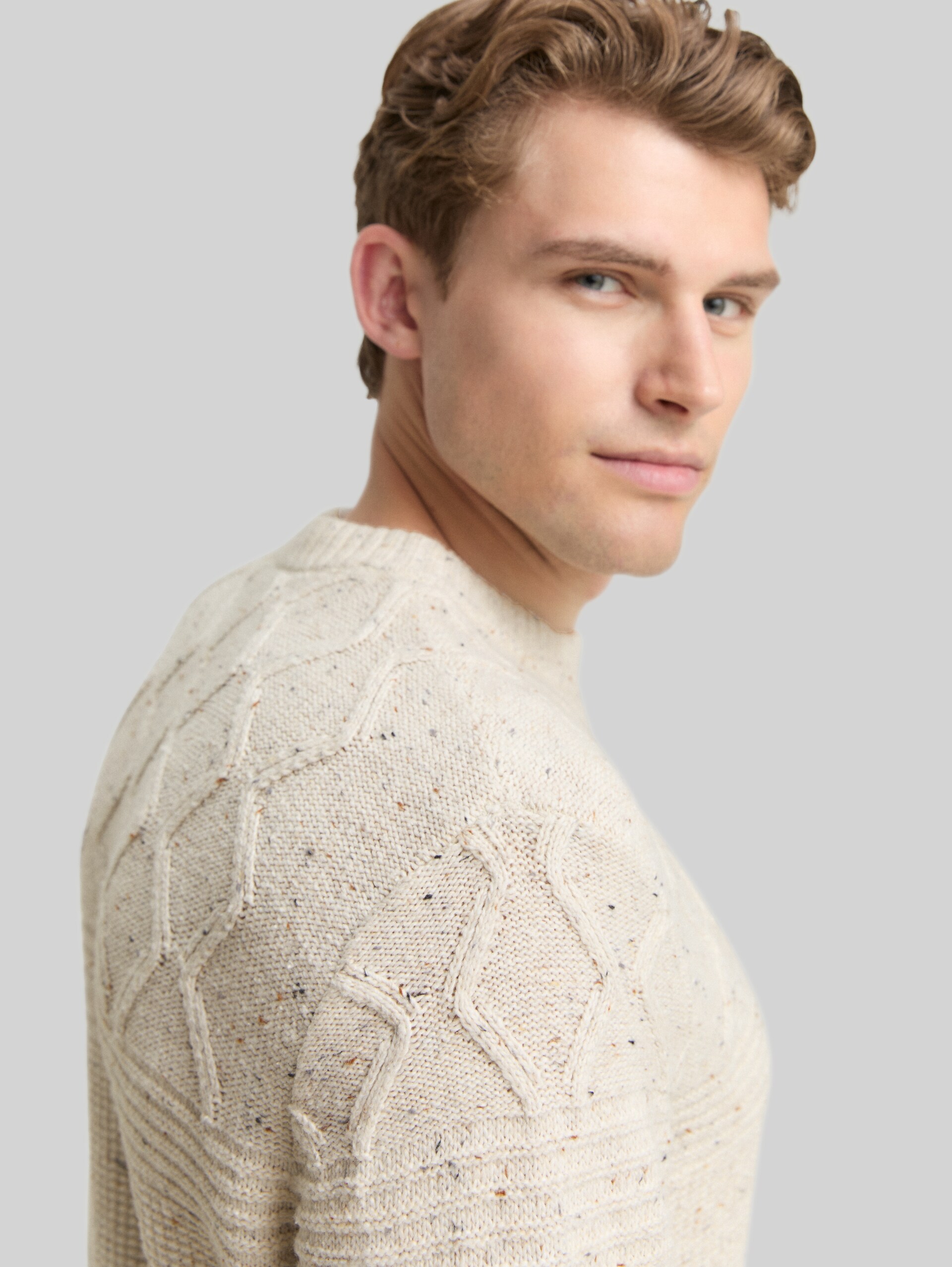 Knitted jumper with mixed textures - offwhite melange multi neps - Detail model view