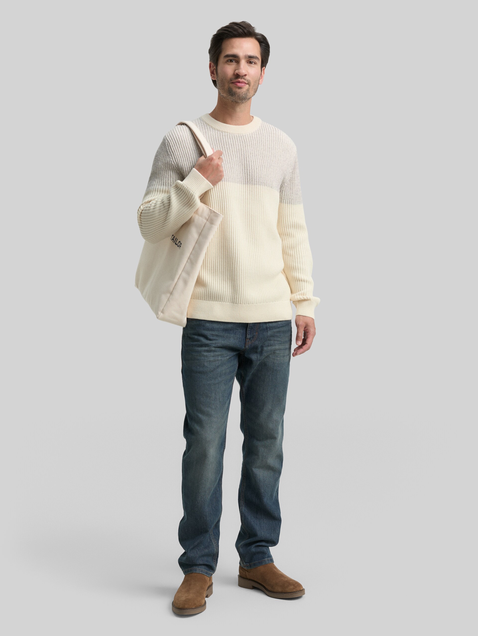 Knitted jumper - offwhite grey plated mouline - Model front view