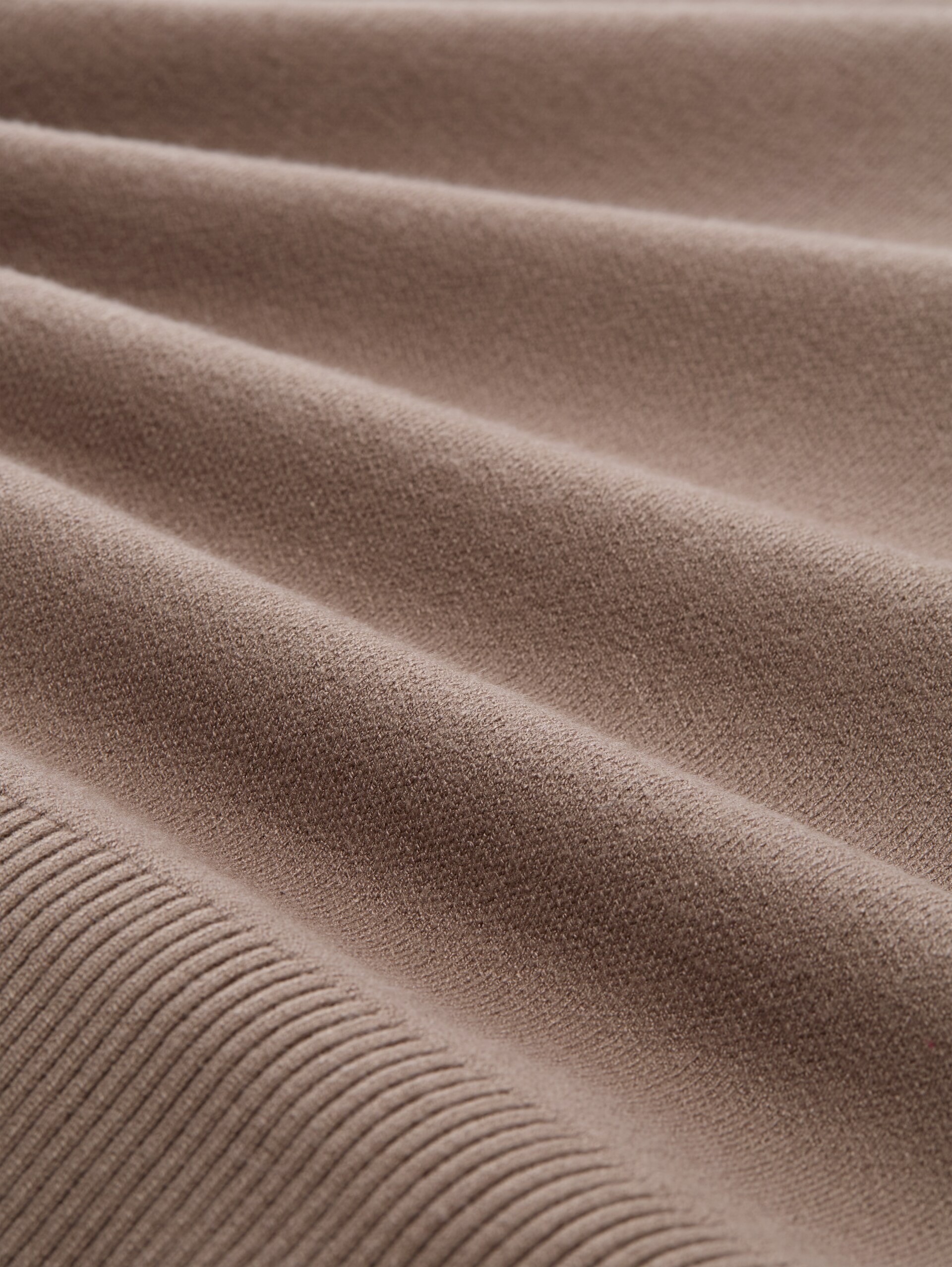 Oversize Strickpullover - taupe grey - Detail-Model-Ansicht