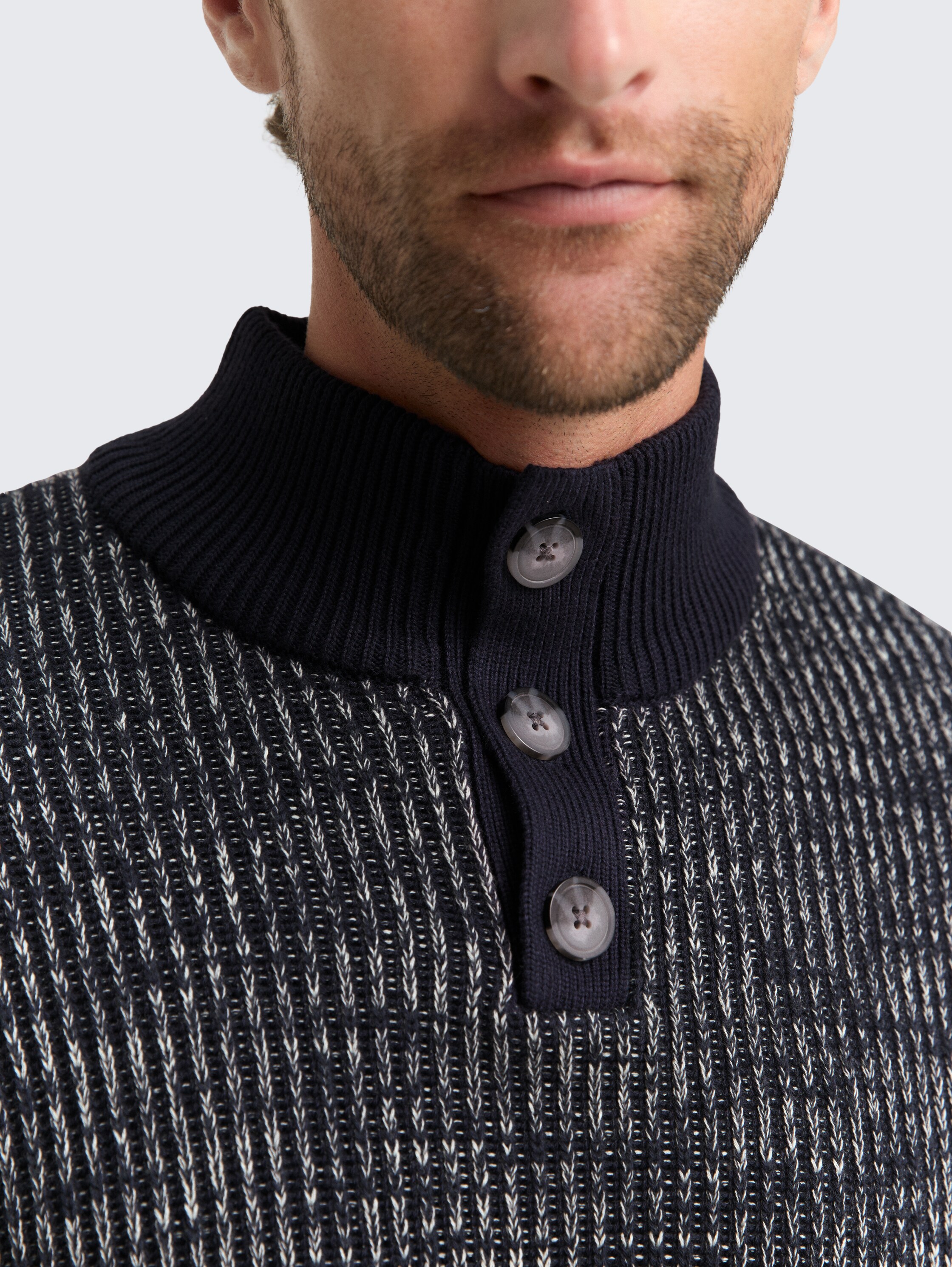 Troyer gebreide trui met knoopsluiting - offwhite navy plated mouline - Detailaanzicht model