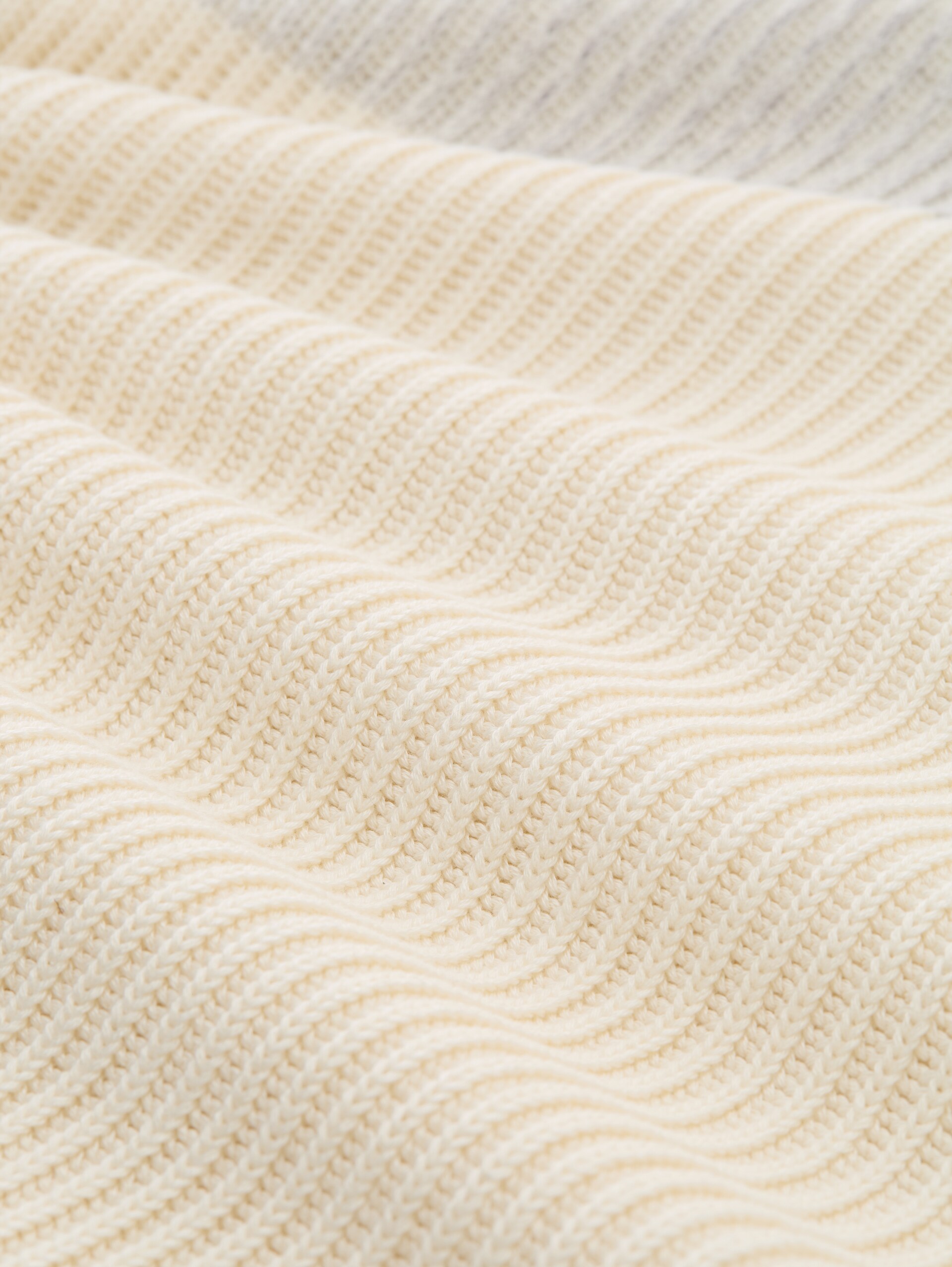 Troyer Strickpullover mit Knopfleiste - offwhite grey plated mouline - Material-Ansicht