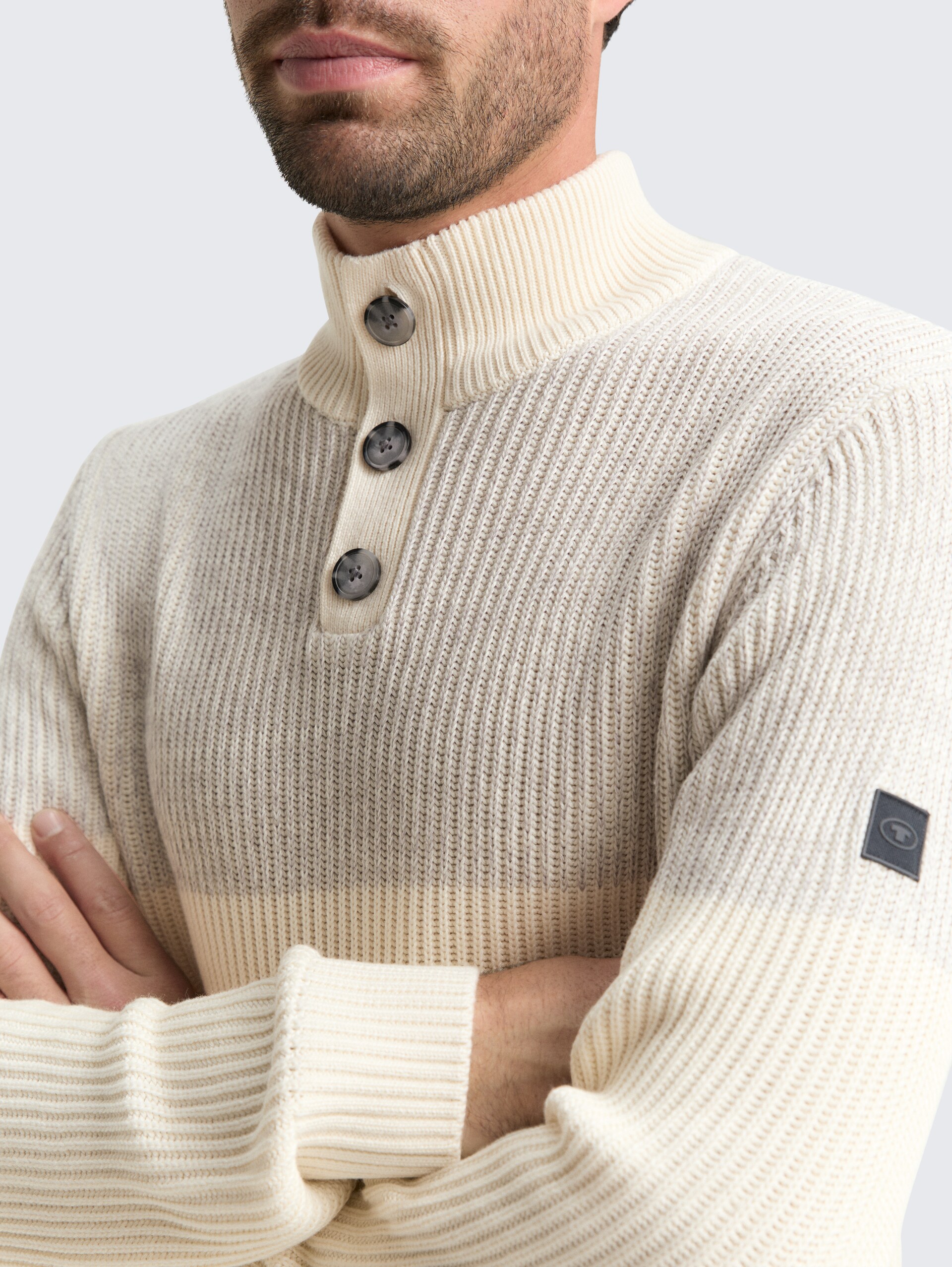 Troyer Strickpullover mit Knopfleiste - offwhite grey plated mouline - Detail-Model-Ansicht