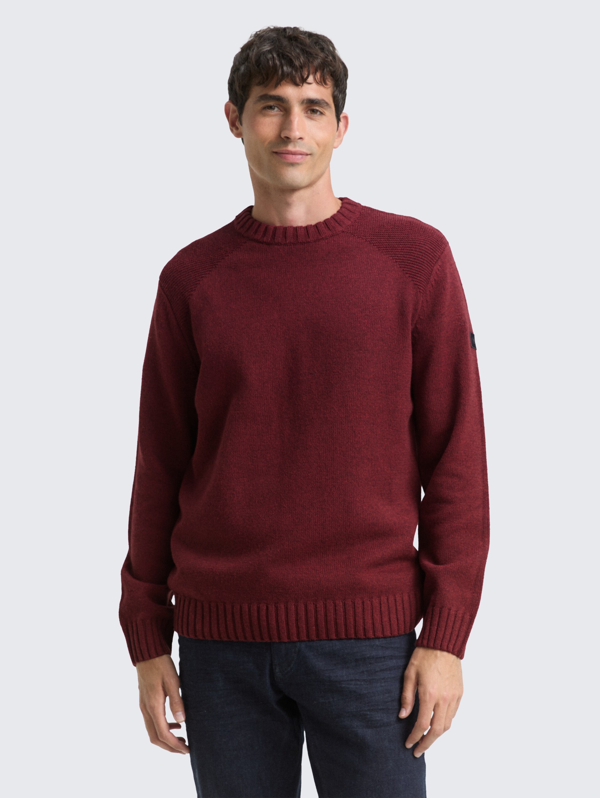 Strickpullover mit Ripp-Details - bordeaux melange - Ausschnitt Model-Vorderansicht