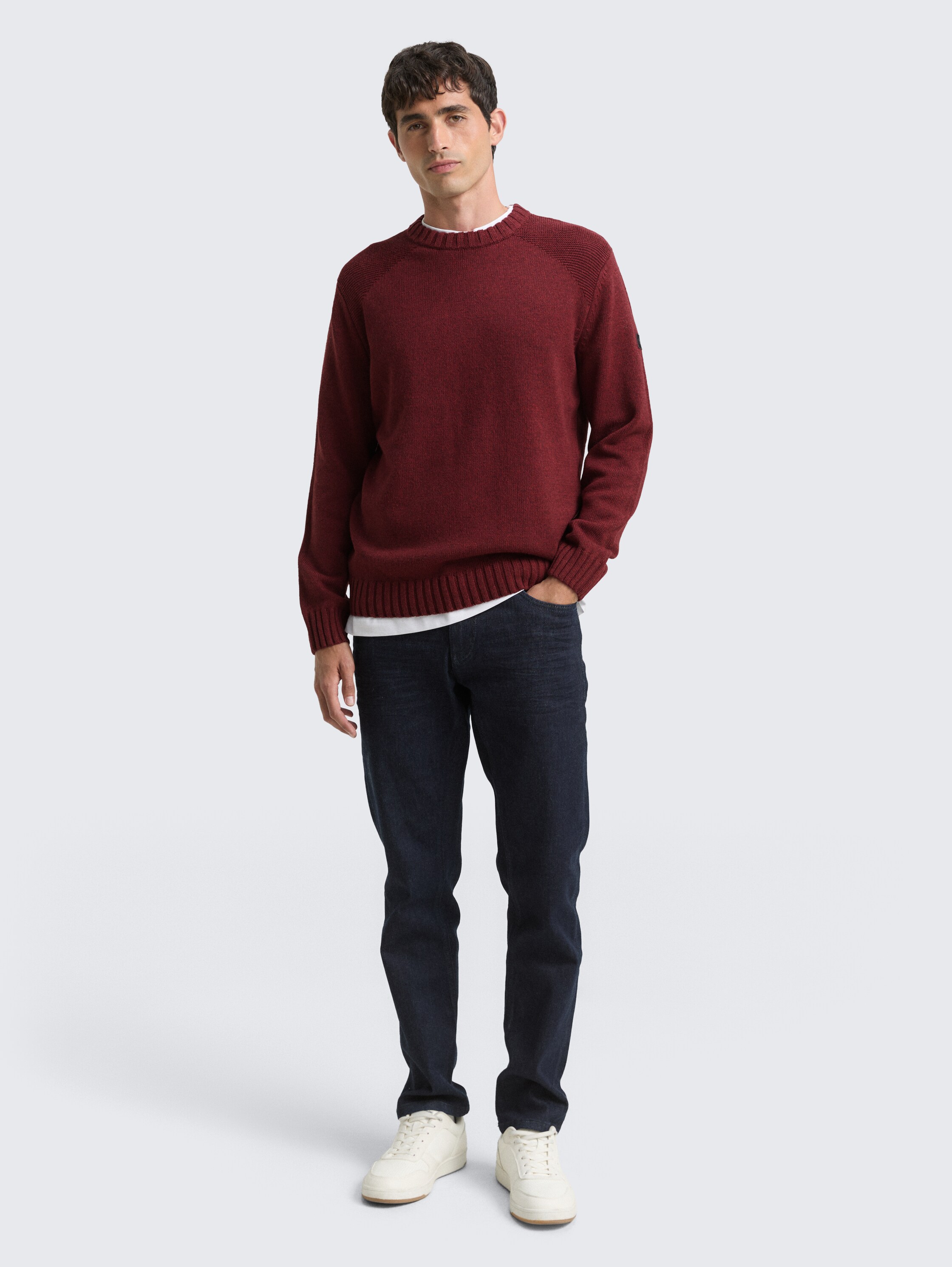 Knitted jumper with ribbed details - bordeaux melange - Model front view
