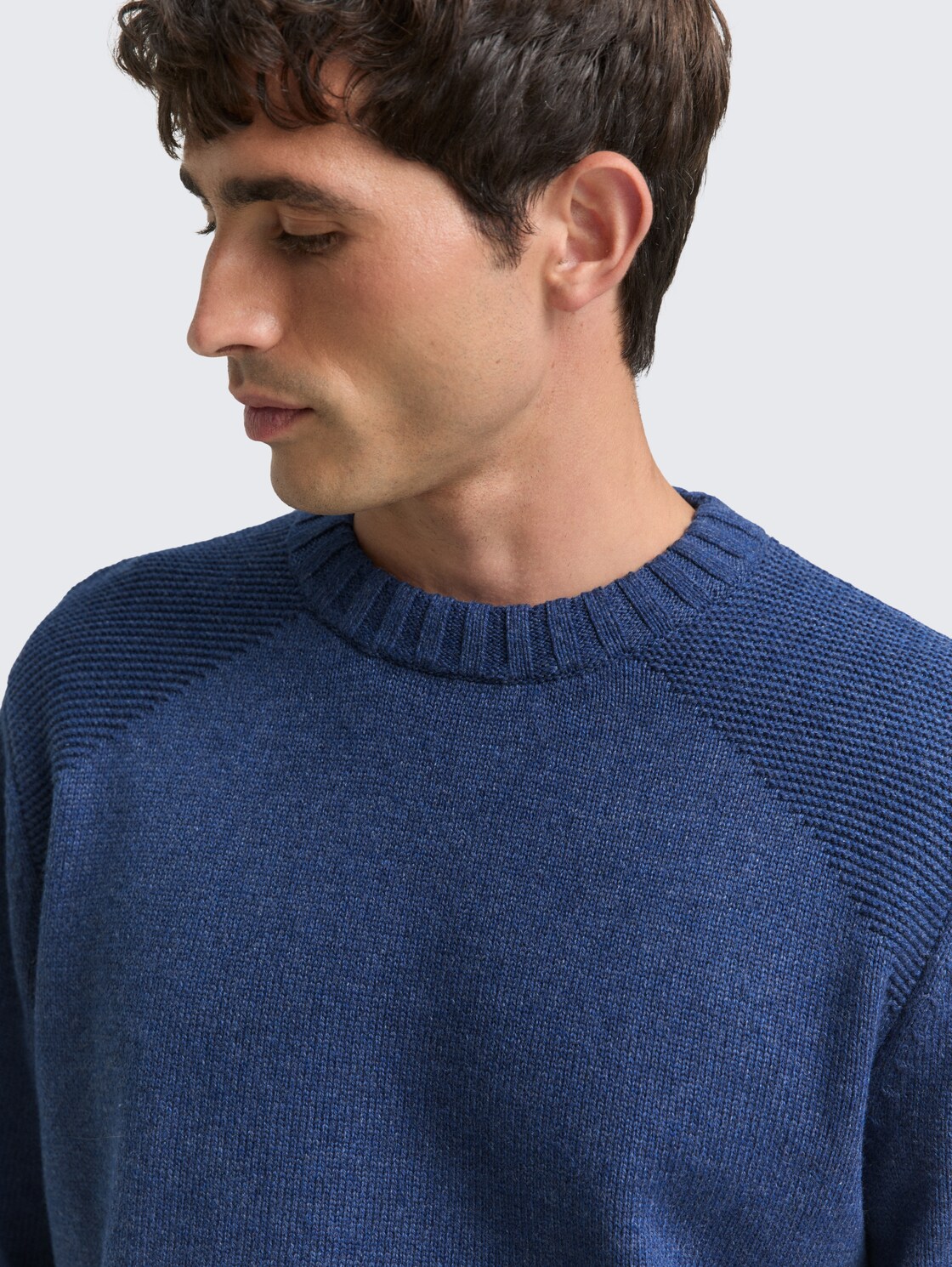 Strickpullover mit Ripp-Details - ocean blue melange - Detail-Model-Ansicht