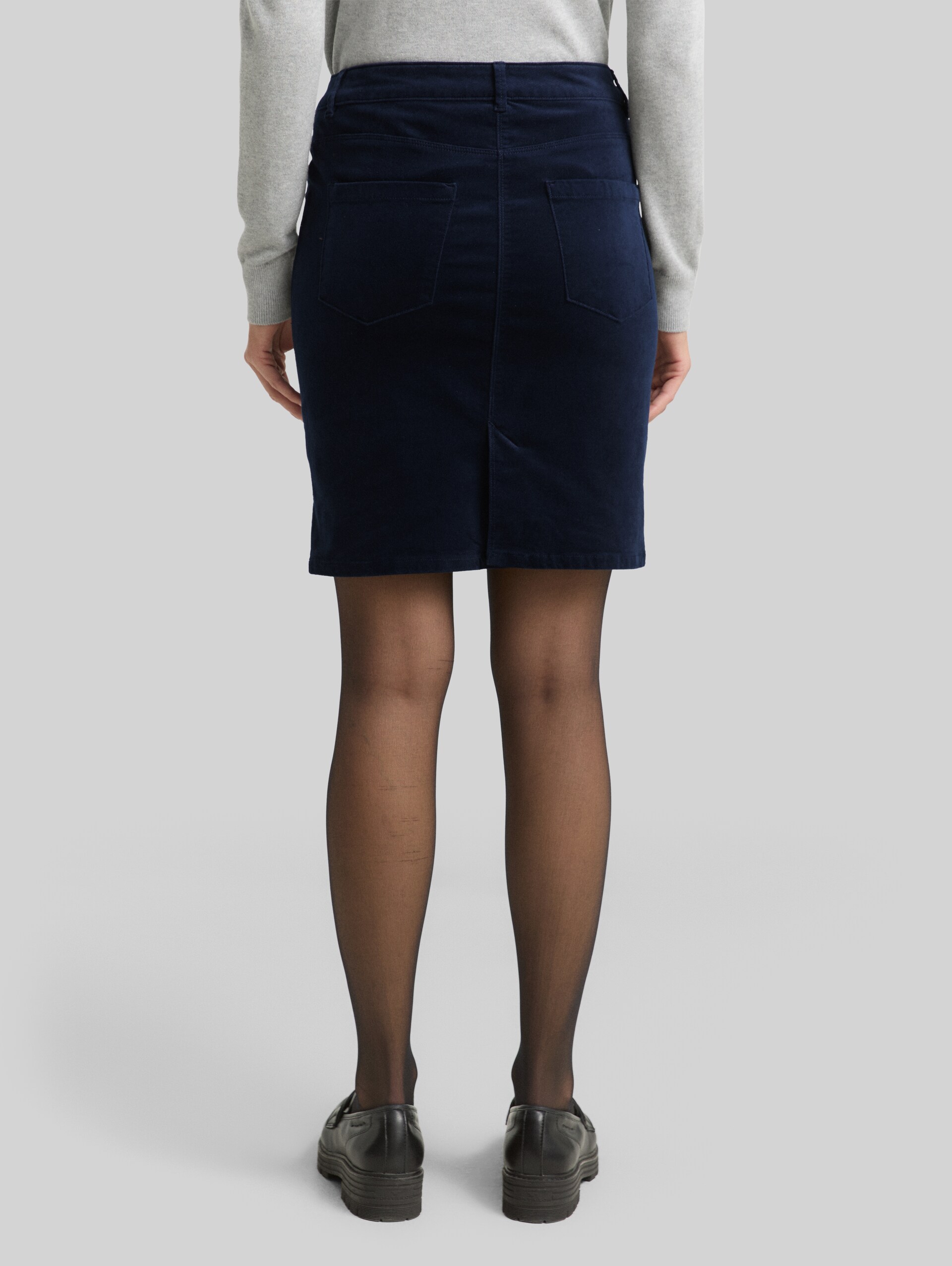 Velvet skirt - sky captain blue - Neckline model-back view