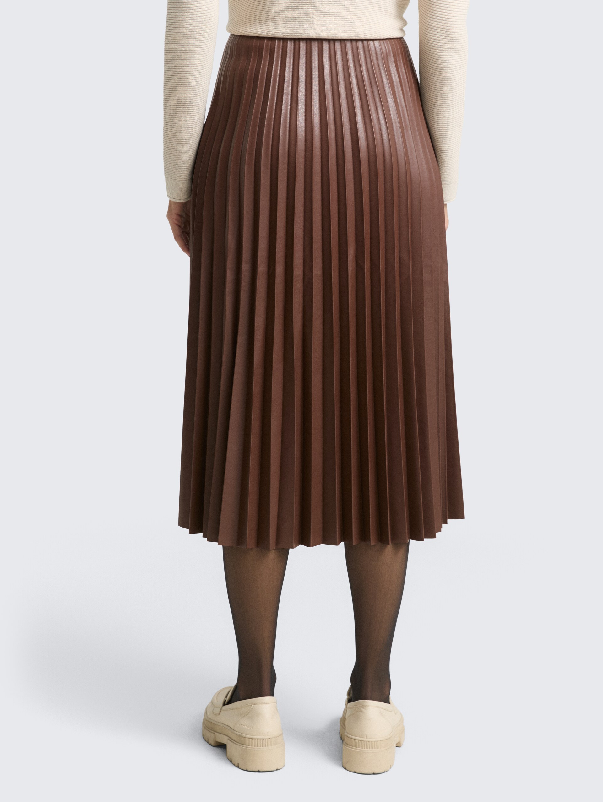 Plissee Midi-Rock in Lederoptik - dark pecan brown - Auschnitt Model-Rückansicht