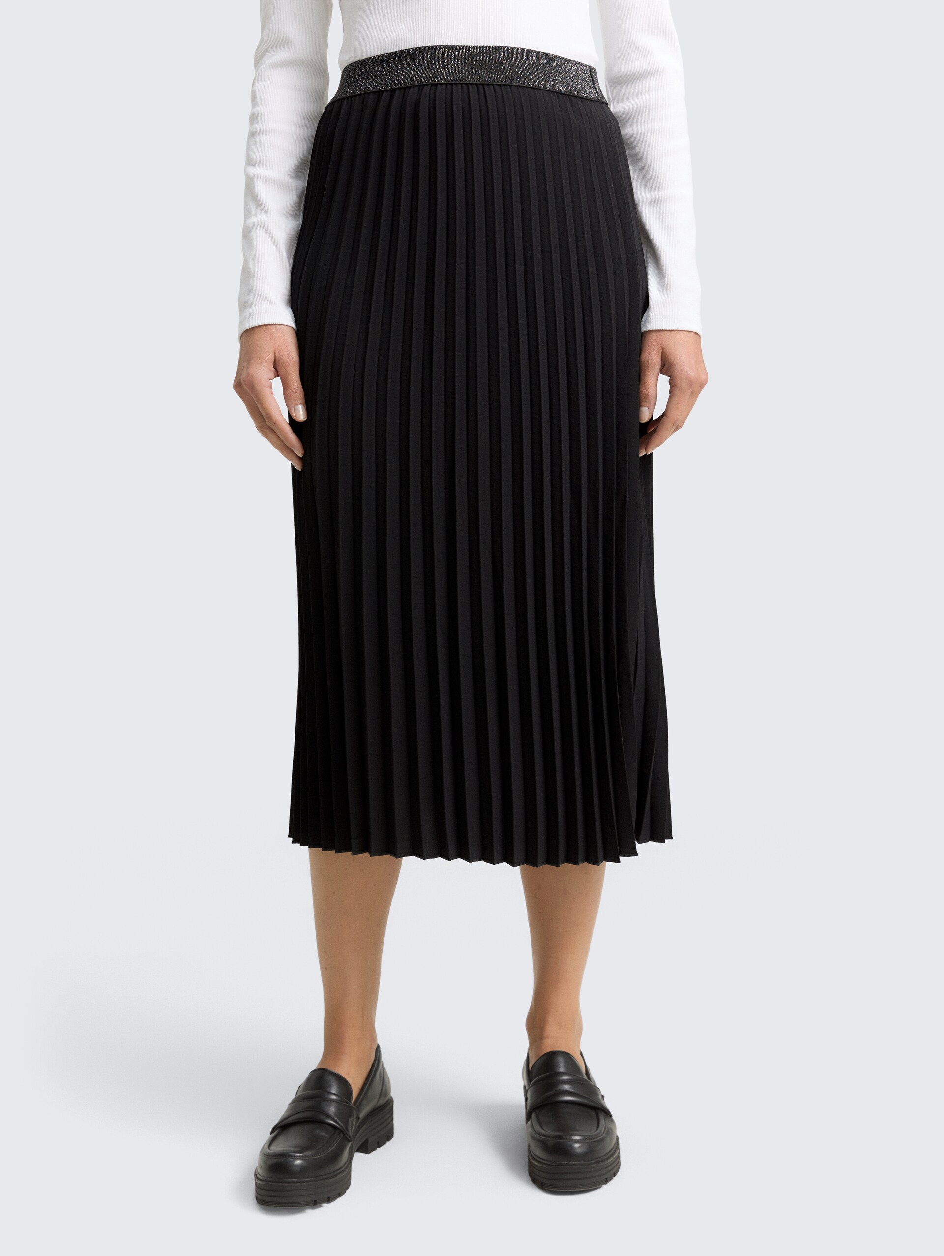 Plissee Midi-Rock mit Glitzer-Detail - deep black - Ausschnitt Model-Vorderansicht