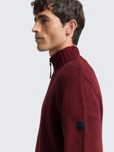 Troyer Strickpullover mit Ripp-Details - bordeaux melange - Detail-Model-Ansicht